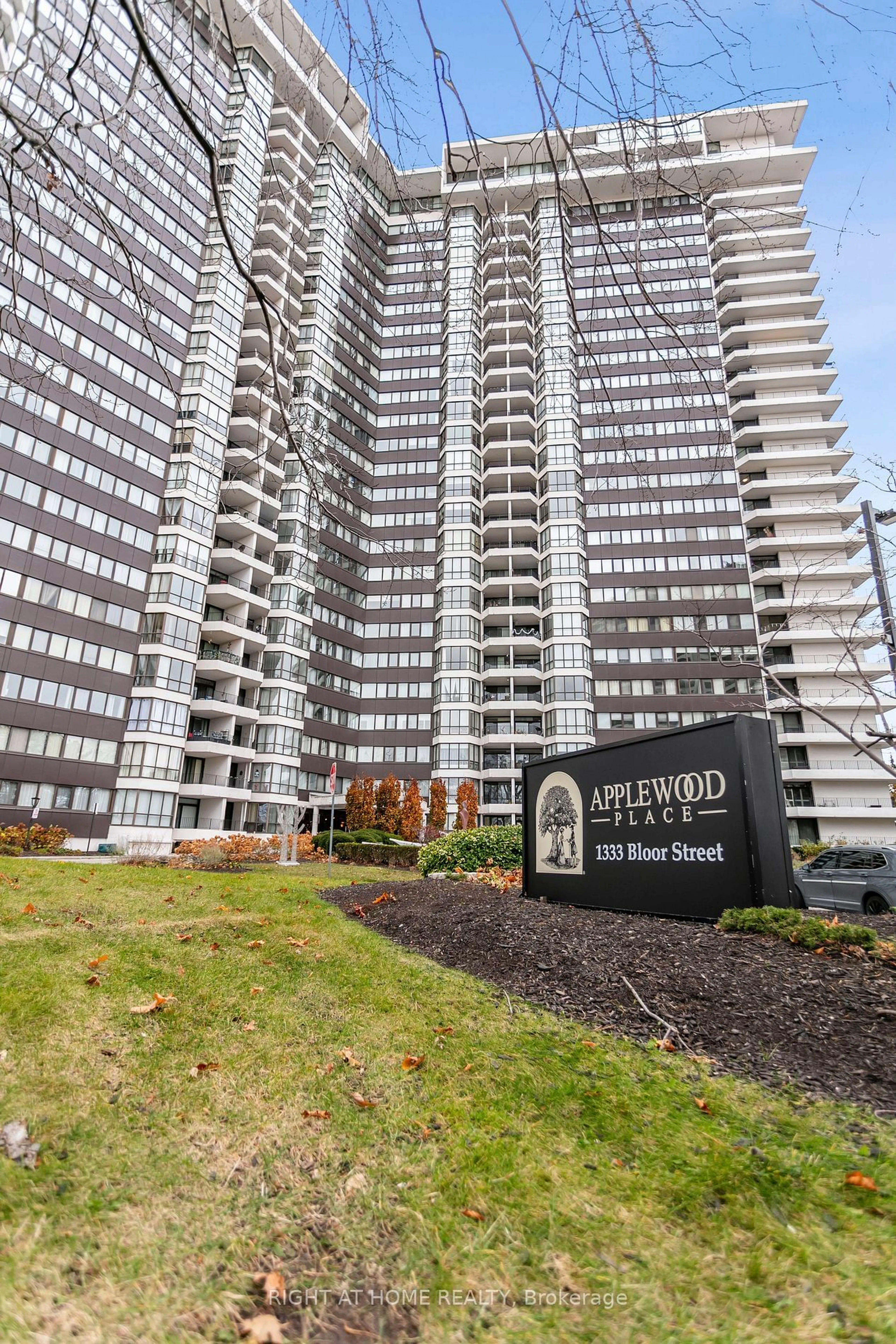 Unknown for 1333 Bloor St #901, Mississauga Ontario L4Y 3T6