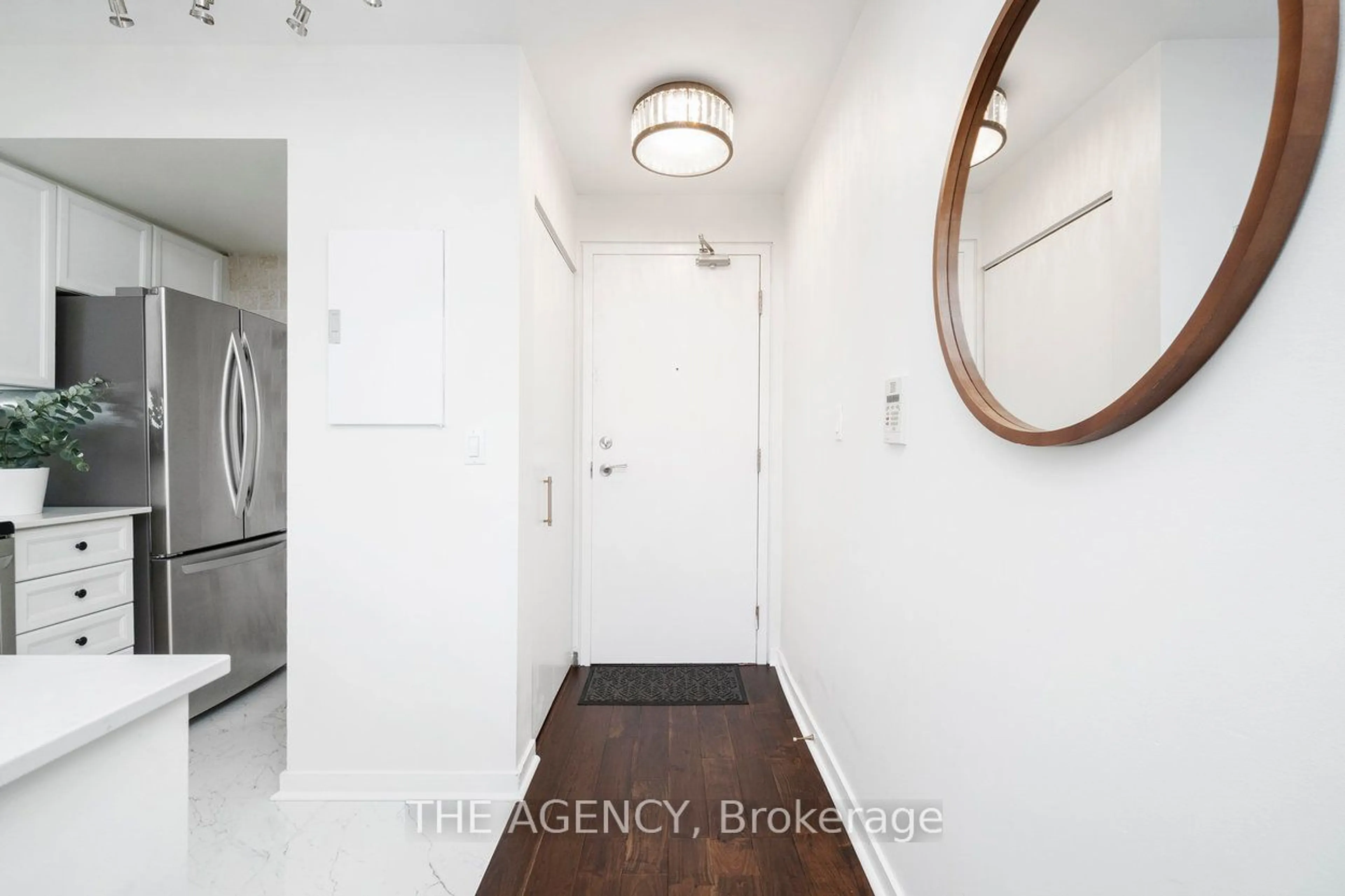 Indoor entryway for 250 Manitoba St #526, Toronto Ontario M8Y 4G8