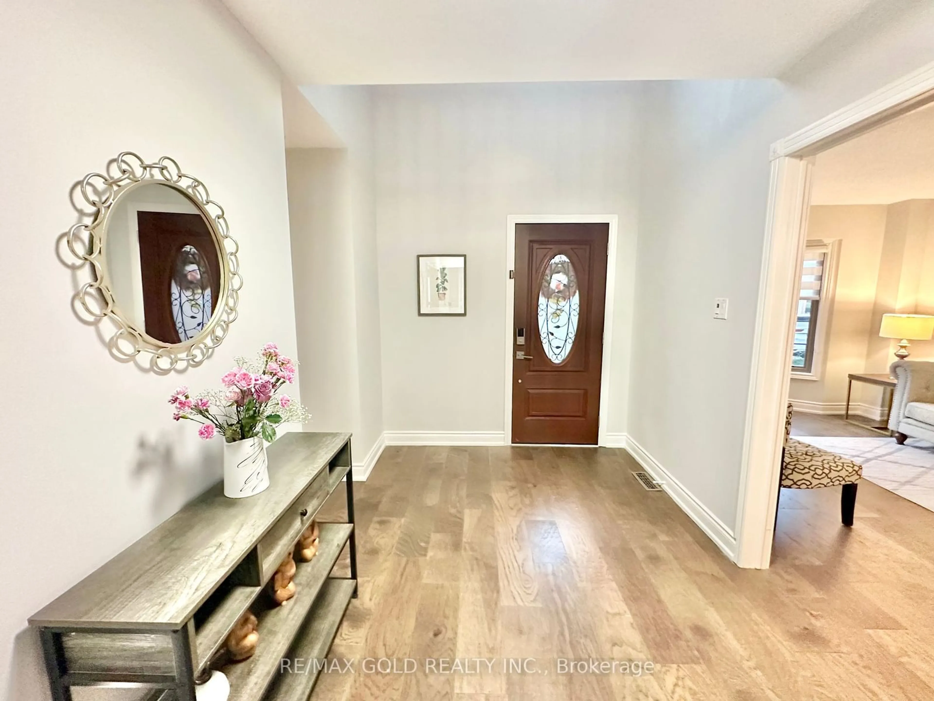 Indoor entryway for 5967 Ladyburn Cres, Mississauga Ontario L5M 4V7