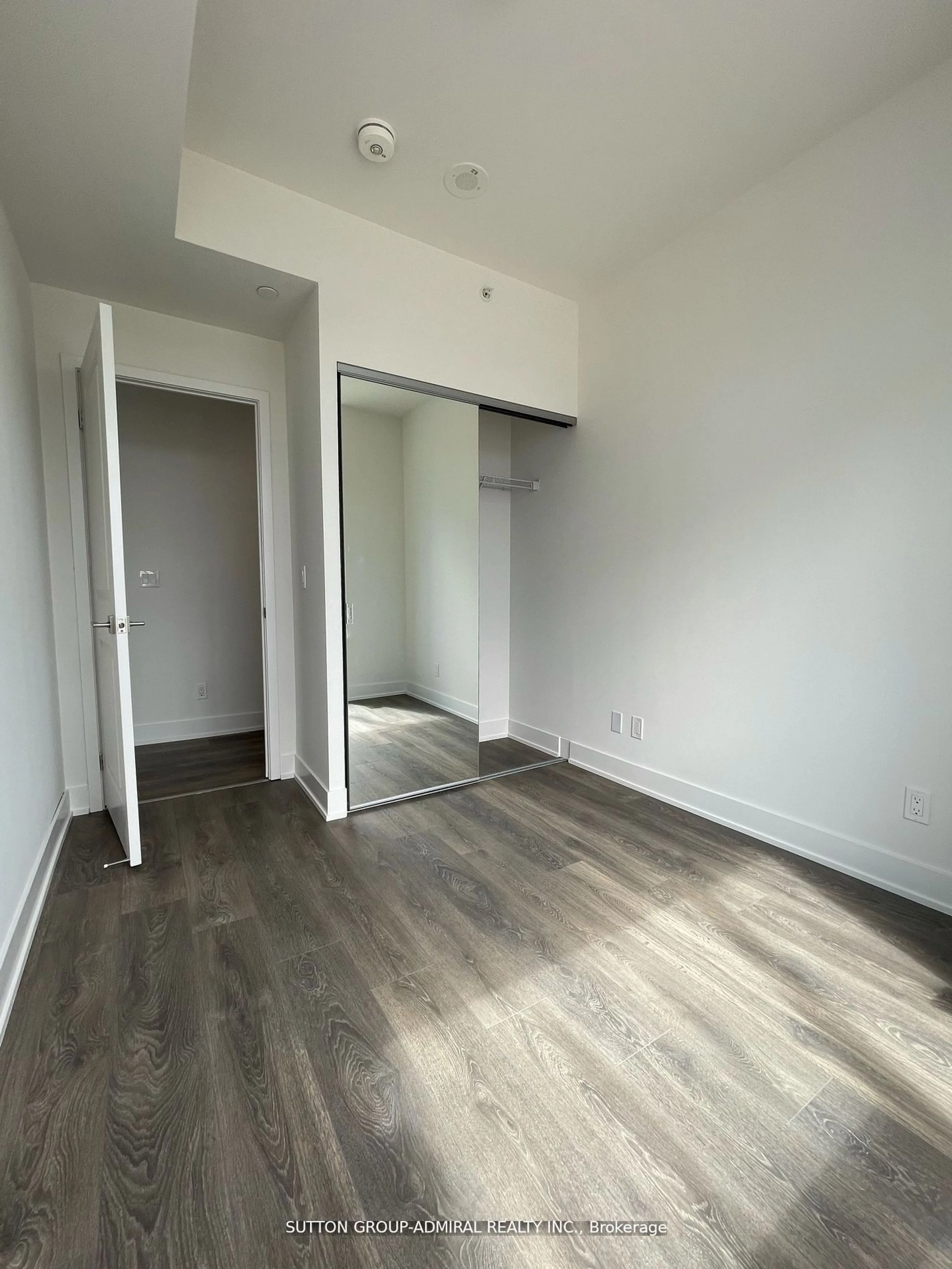 A pic of a room for 297 Oak Walk Dr #604, Oakville Ontario L6H 3R6