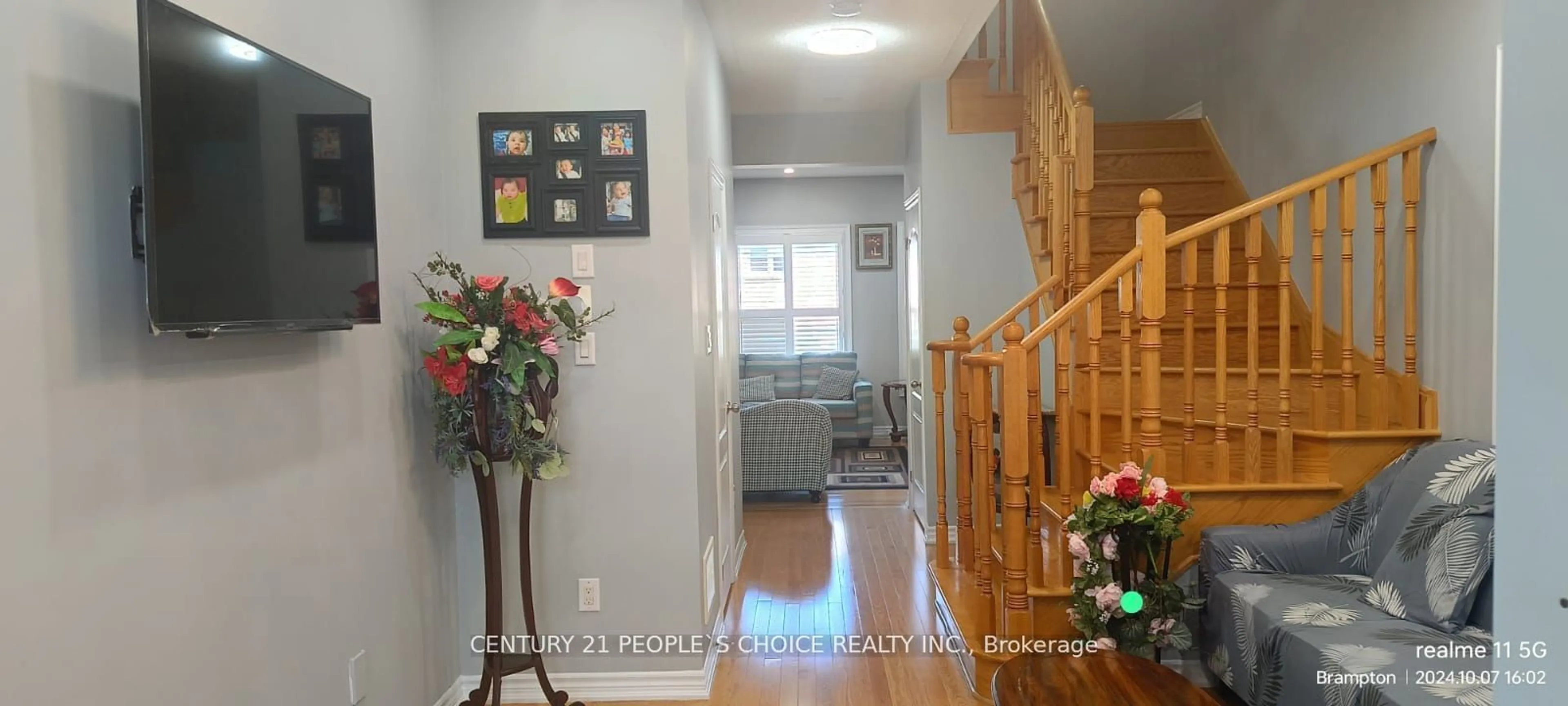 Indoor foyer for 81 Education Rd, Brampton Ontario L6P 3W3