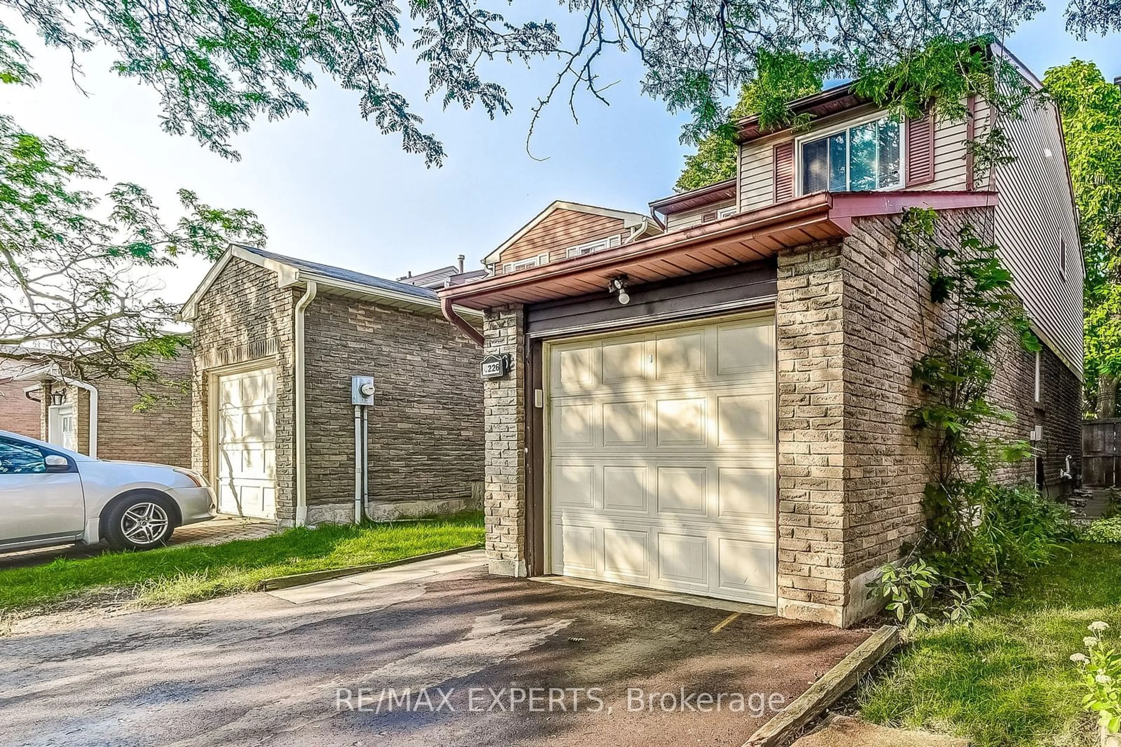 Home with brick exterior material, street for 4226 Tea Garden Circ, Mississauga Ontario L5B 2W8