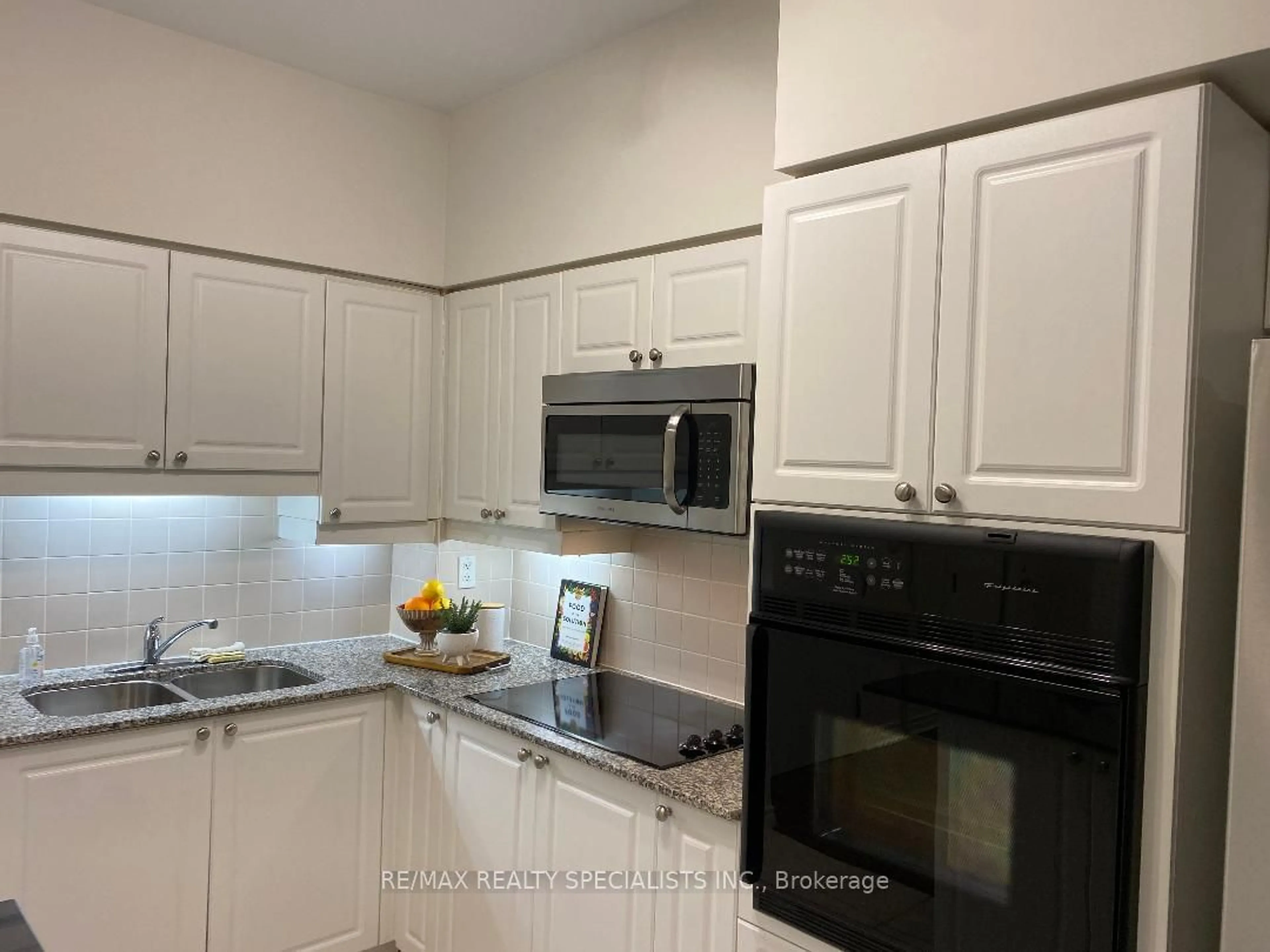 Standard kitchen, unknown for 830 Scollard Crt #215, Mississauga Ontario L5V 0A2