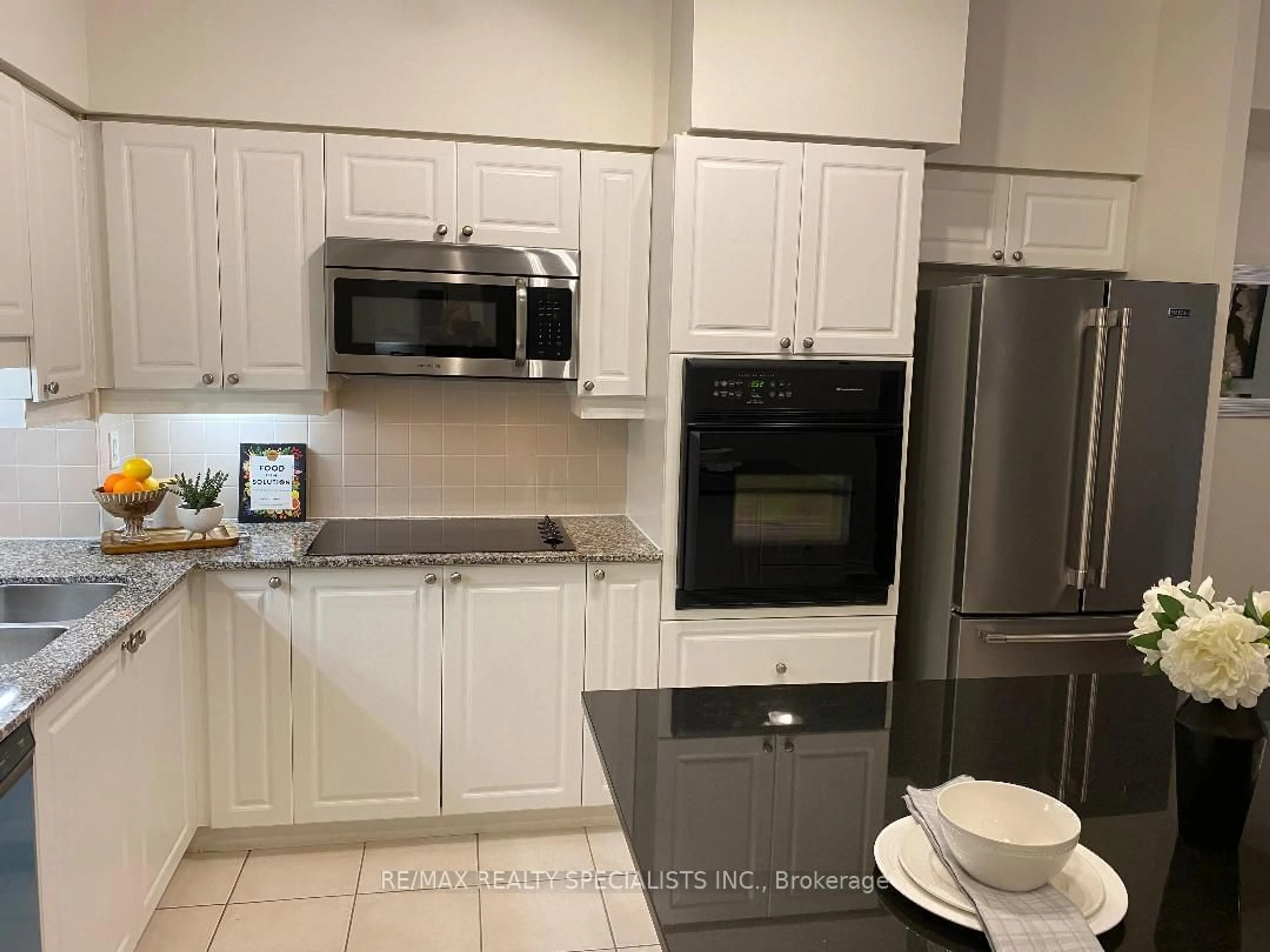 Standard kitchen, ceramic/tile floor for 830 Scollard Crt #215, Mississauga Ontario L5V 0A2