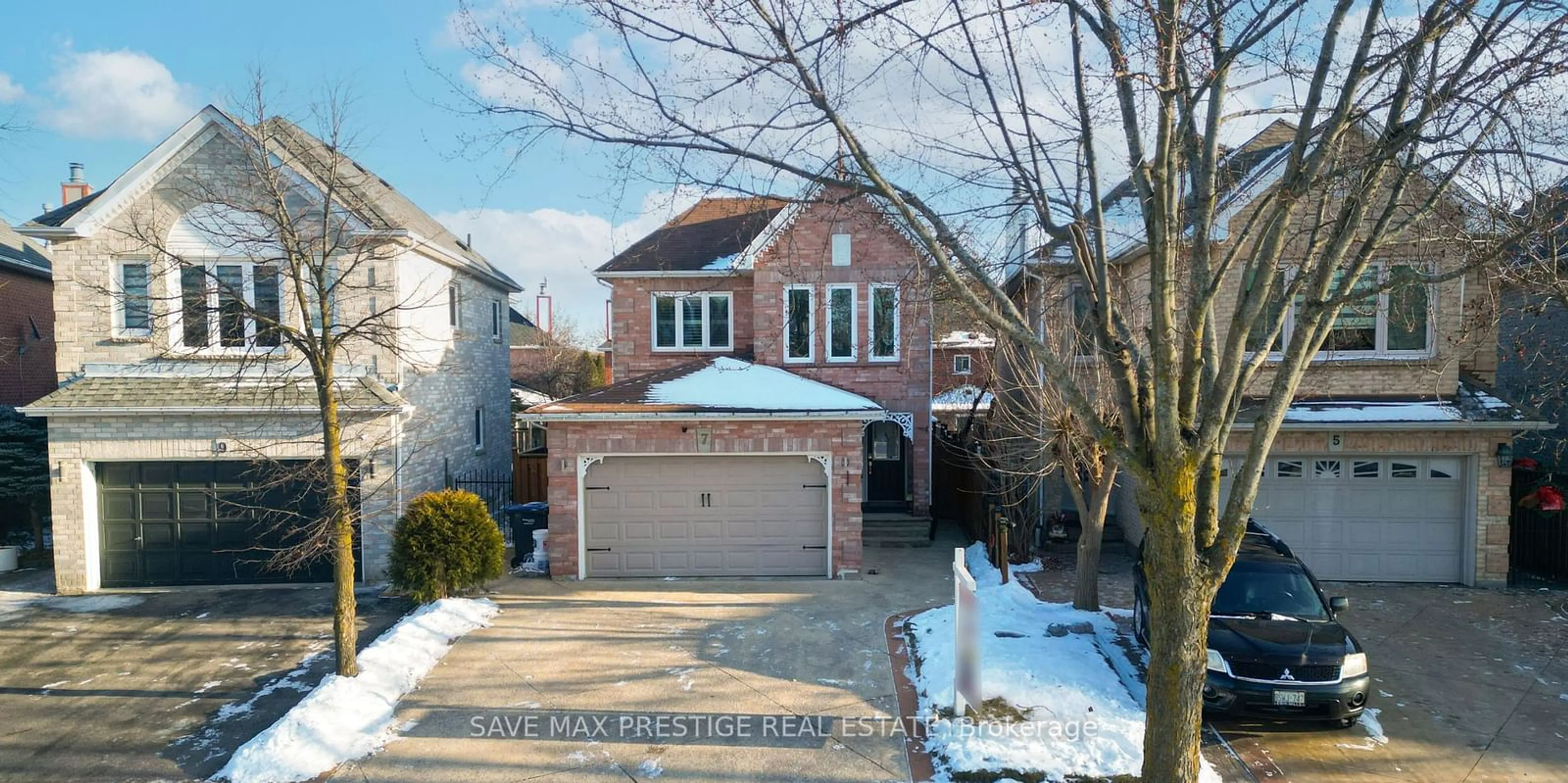 Home with brick exterior material, street for 7 Hood Cres, Brampton Ontario L6Y 4S6