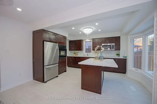 Additional property image - 7 Hood Cres