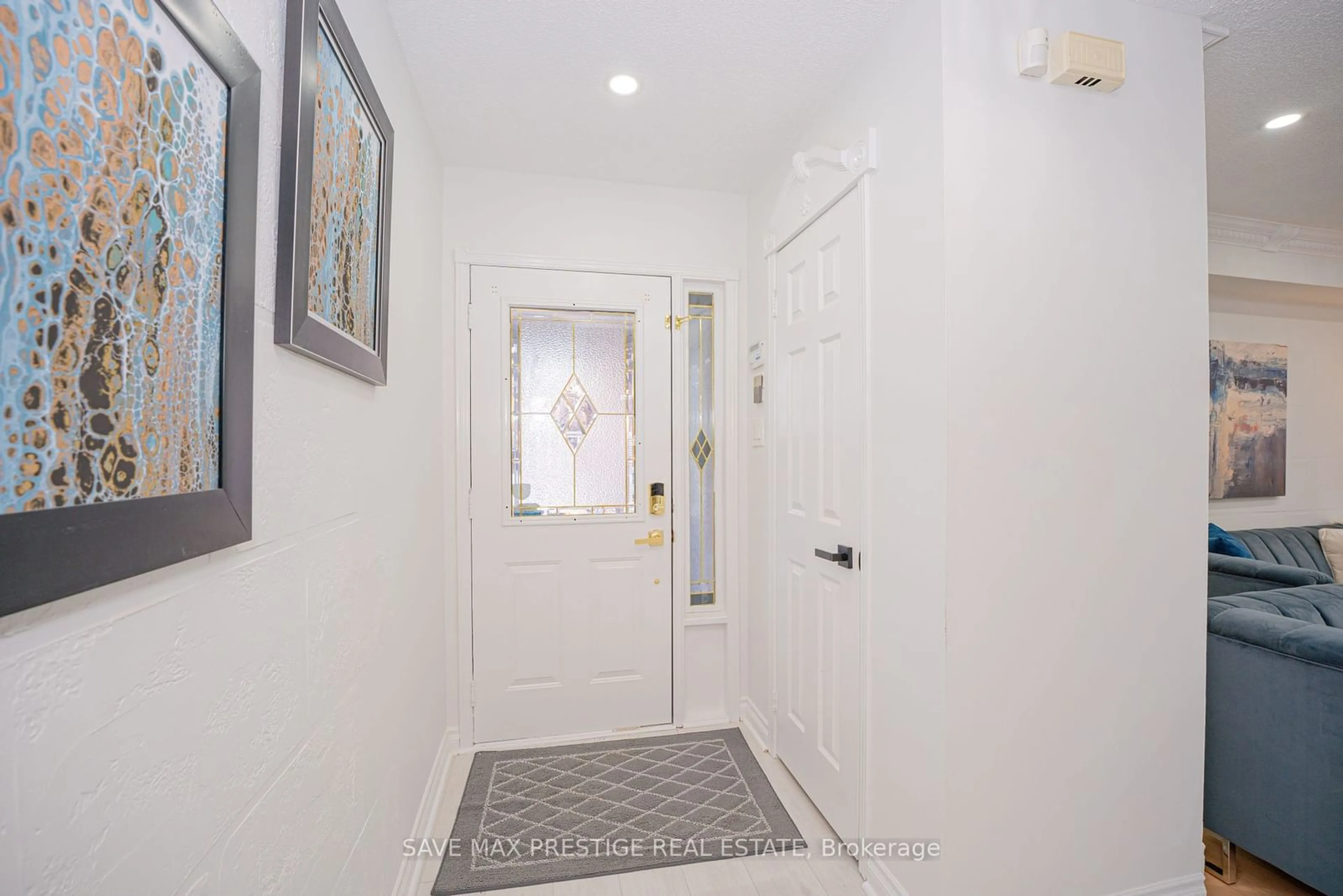 Indoor entryway for 7 Hood Cres, Brampton Ontario L6Y 4S6