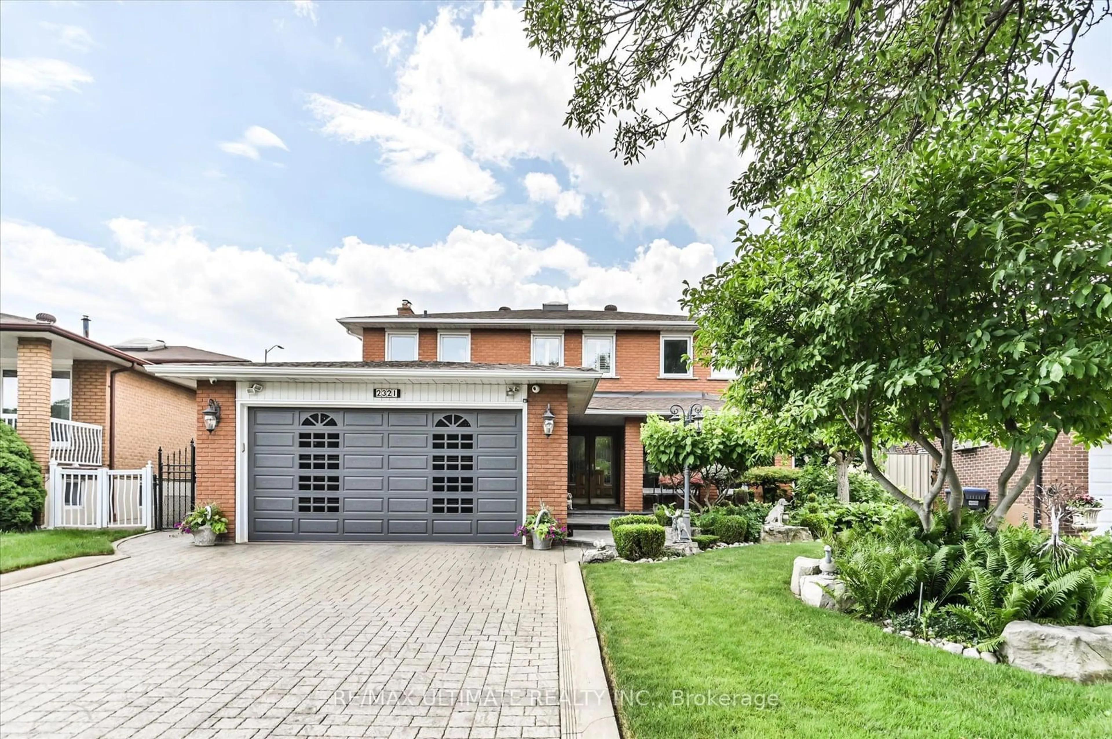 Home with brick exterior material, street for 2321 Harcourt Cres, Mississauga Ontario L4Y 3Y7