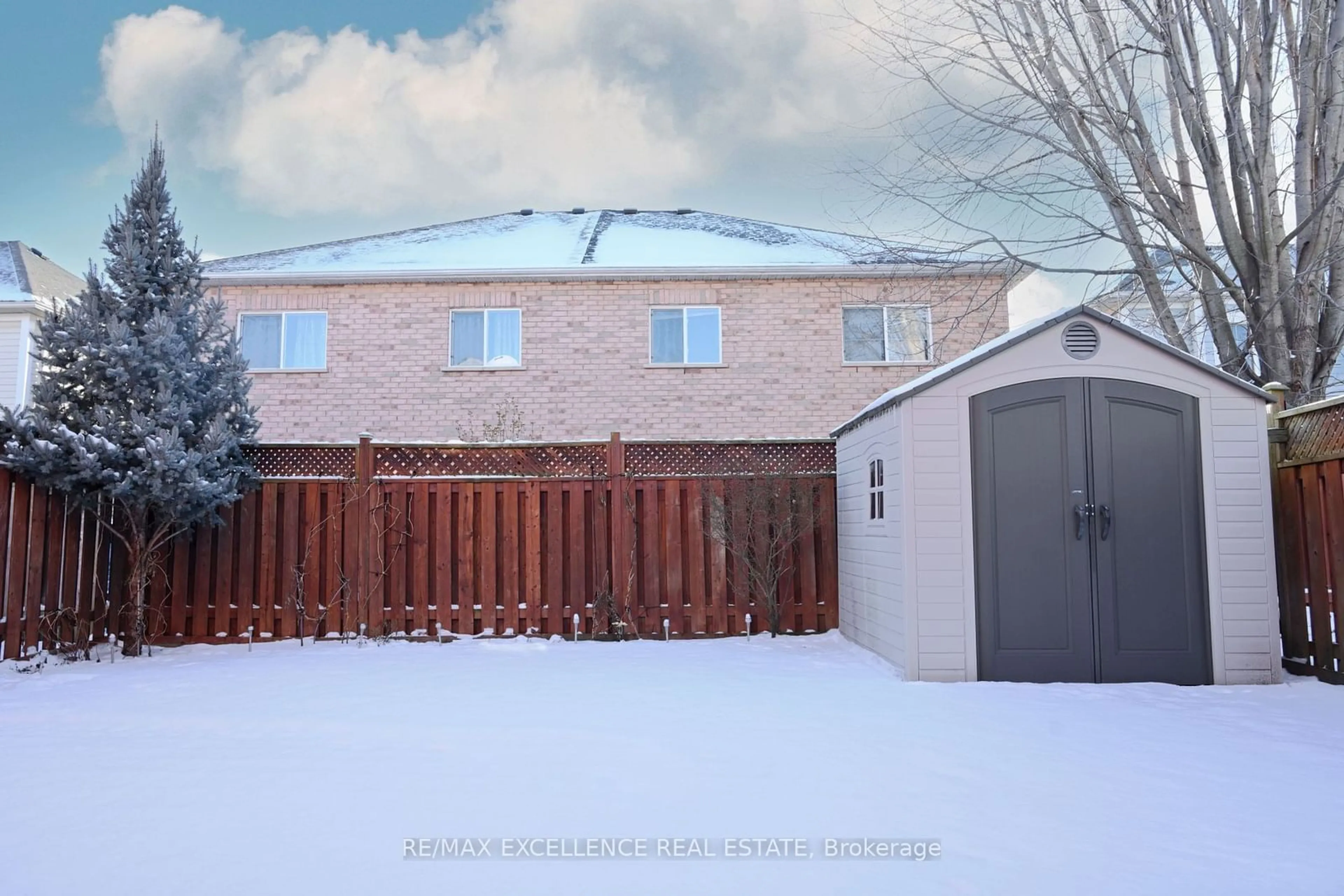 A pic from outside/outdoor area/front of a property/back of a property/a pic from drone, street for 73 Viceroy Cres, Brampton Ontario L7A 1V4