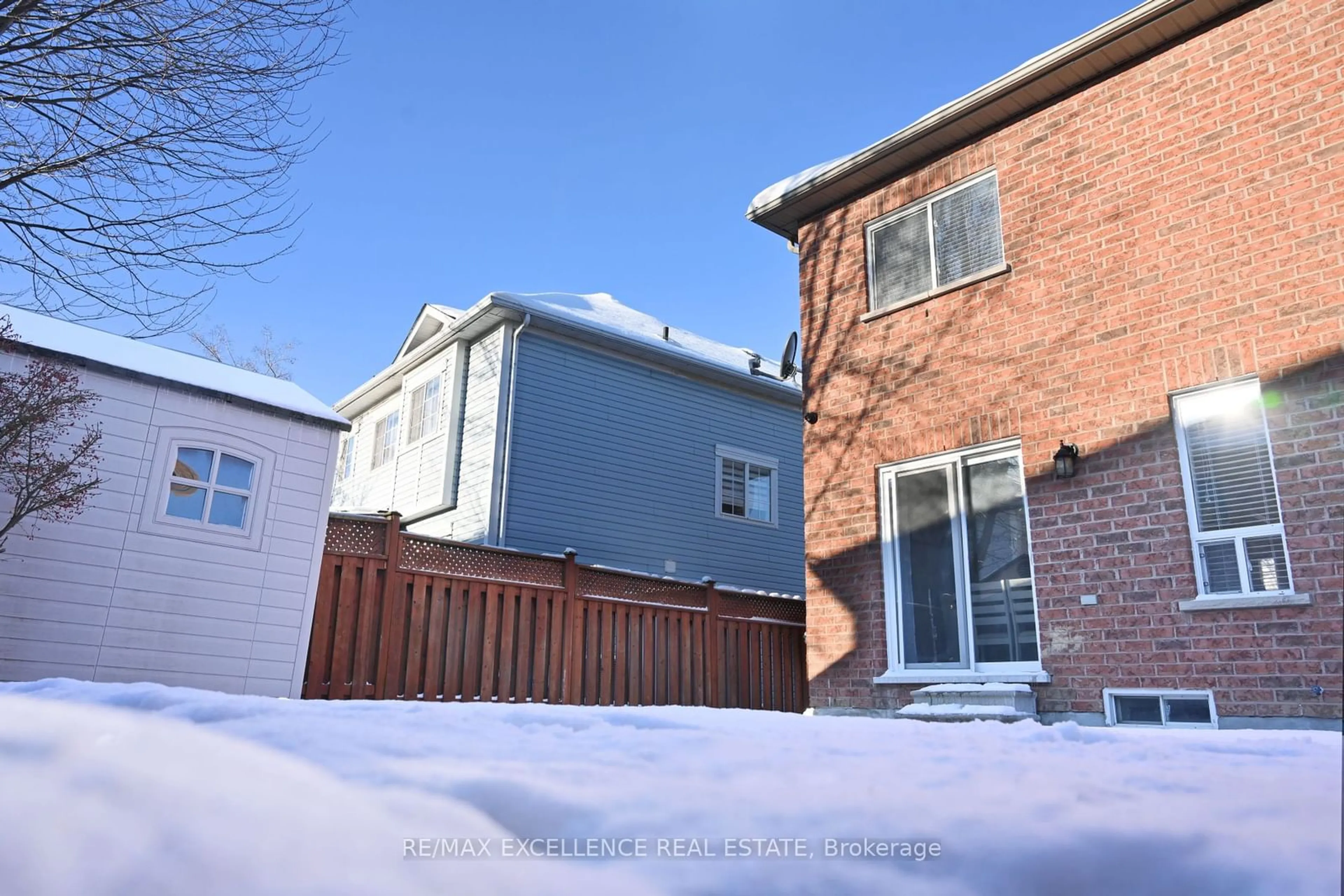 A pic from outside/outdoor area/front of a property/back of a property/a pic from drone, street for 73 Viceroy Cres, Brampton Ontario L7A 1V4