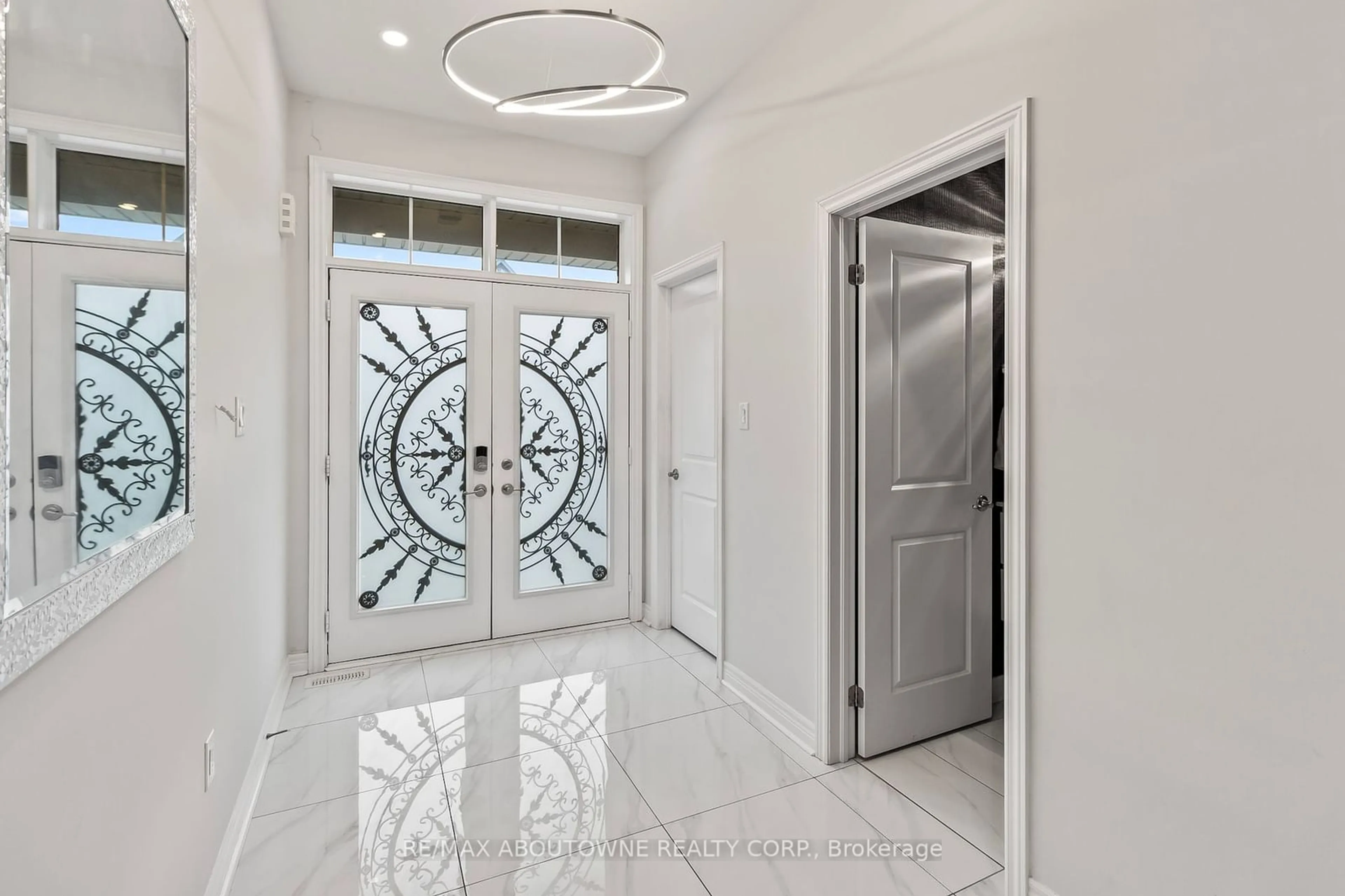 Indoor entryway for 3298 Charles Fay Pass, Oakville Ontario L6M 4J9