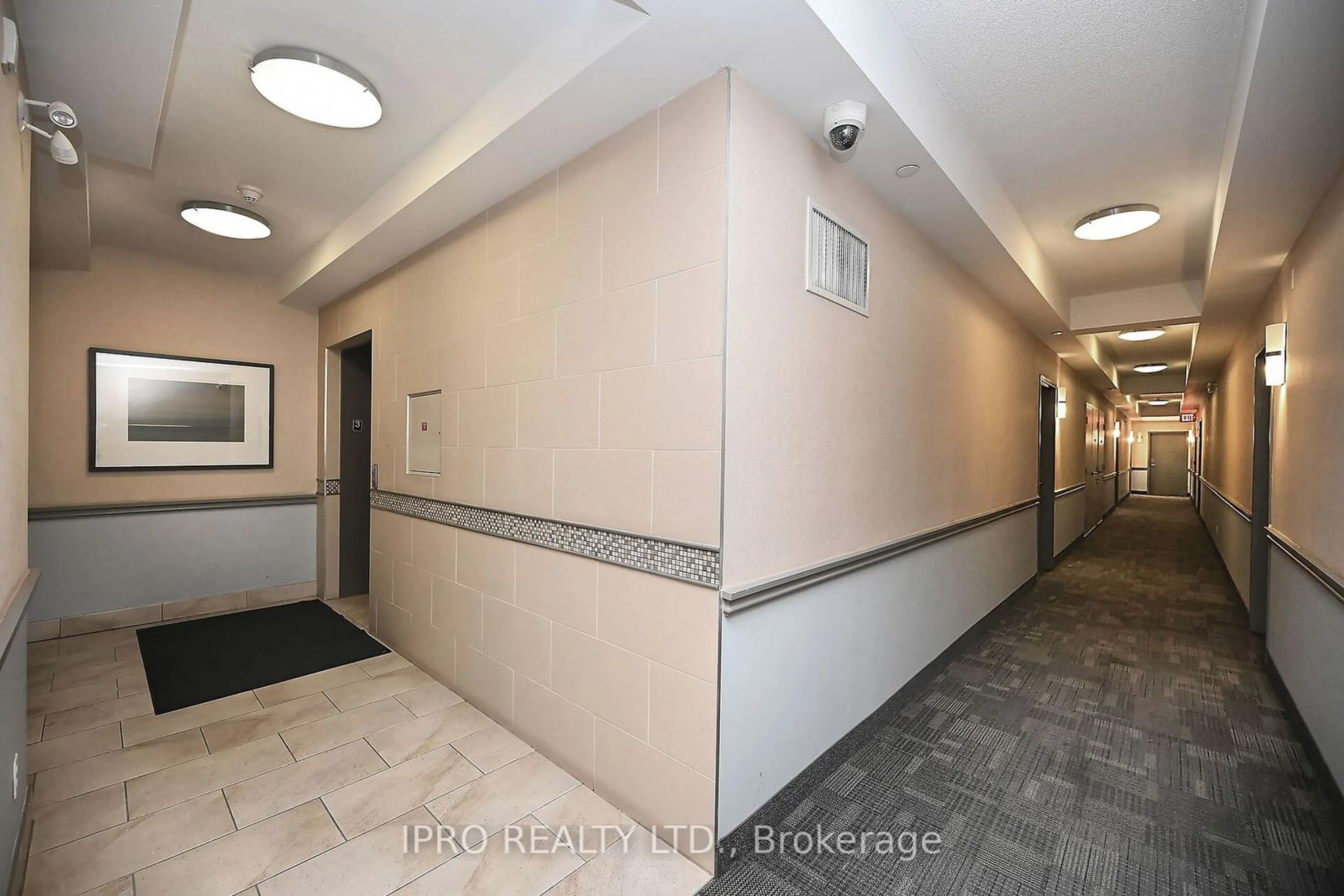 Indoor foyer for 3075 Thomas St #303, Mississauga Ontario L5M 0M4