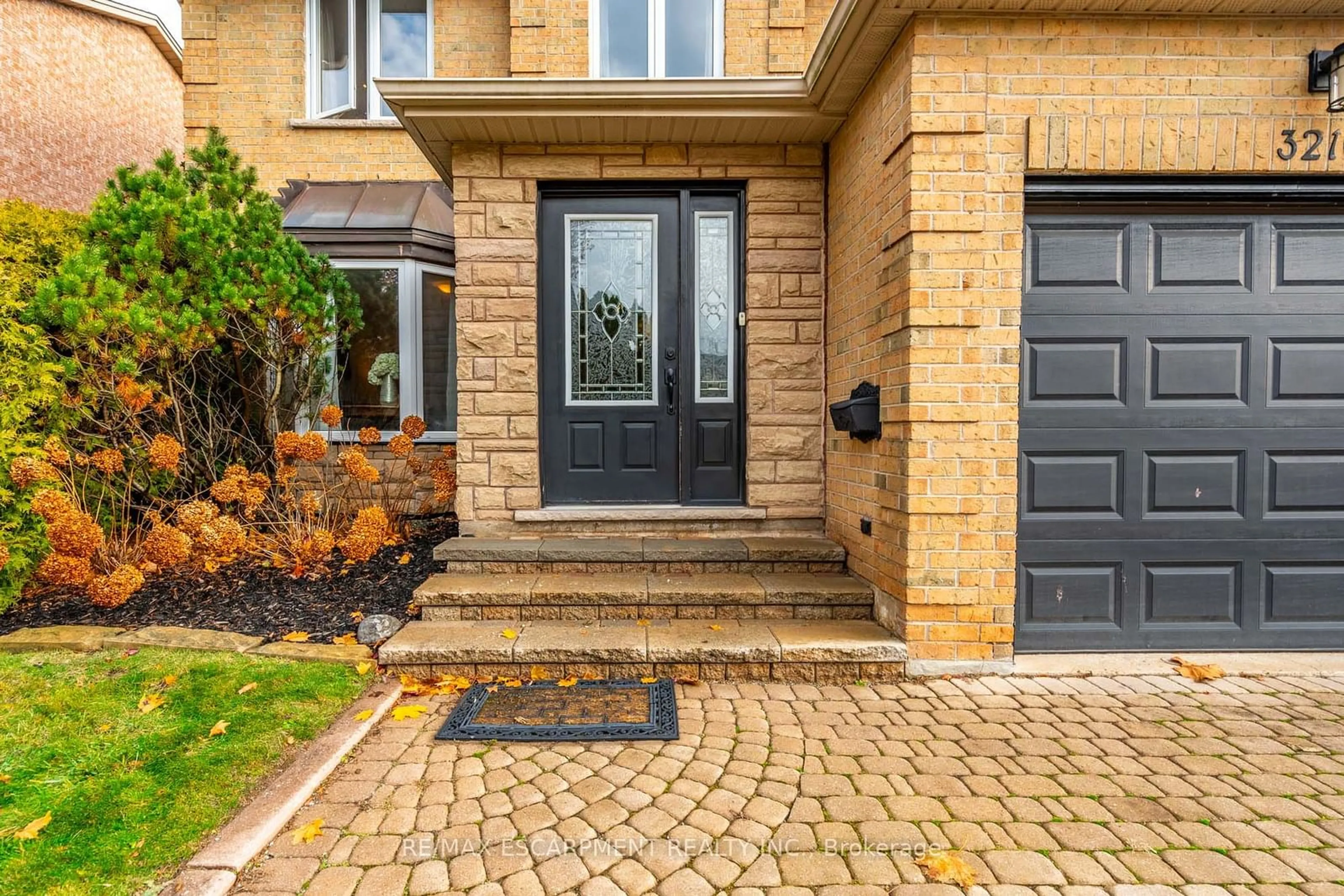 Home with brick exterior material, street for 3210 Victoria St, Oakville Ontario L6L 5R2