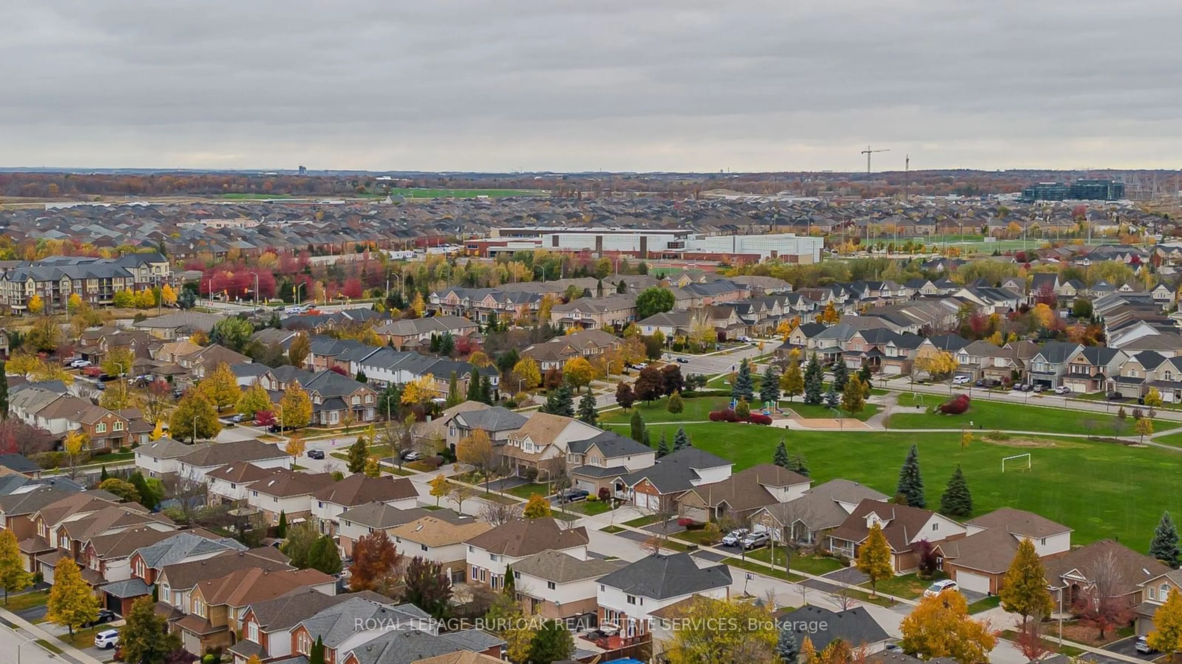 A pic from outside/outdoor area/front of a property/back of a property/a pic from drone, water/lake/river/ocean view for 4008 Jarvis Cres, Burlington Ontario L7M 4K1