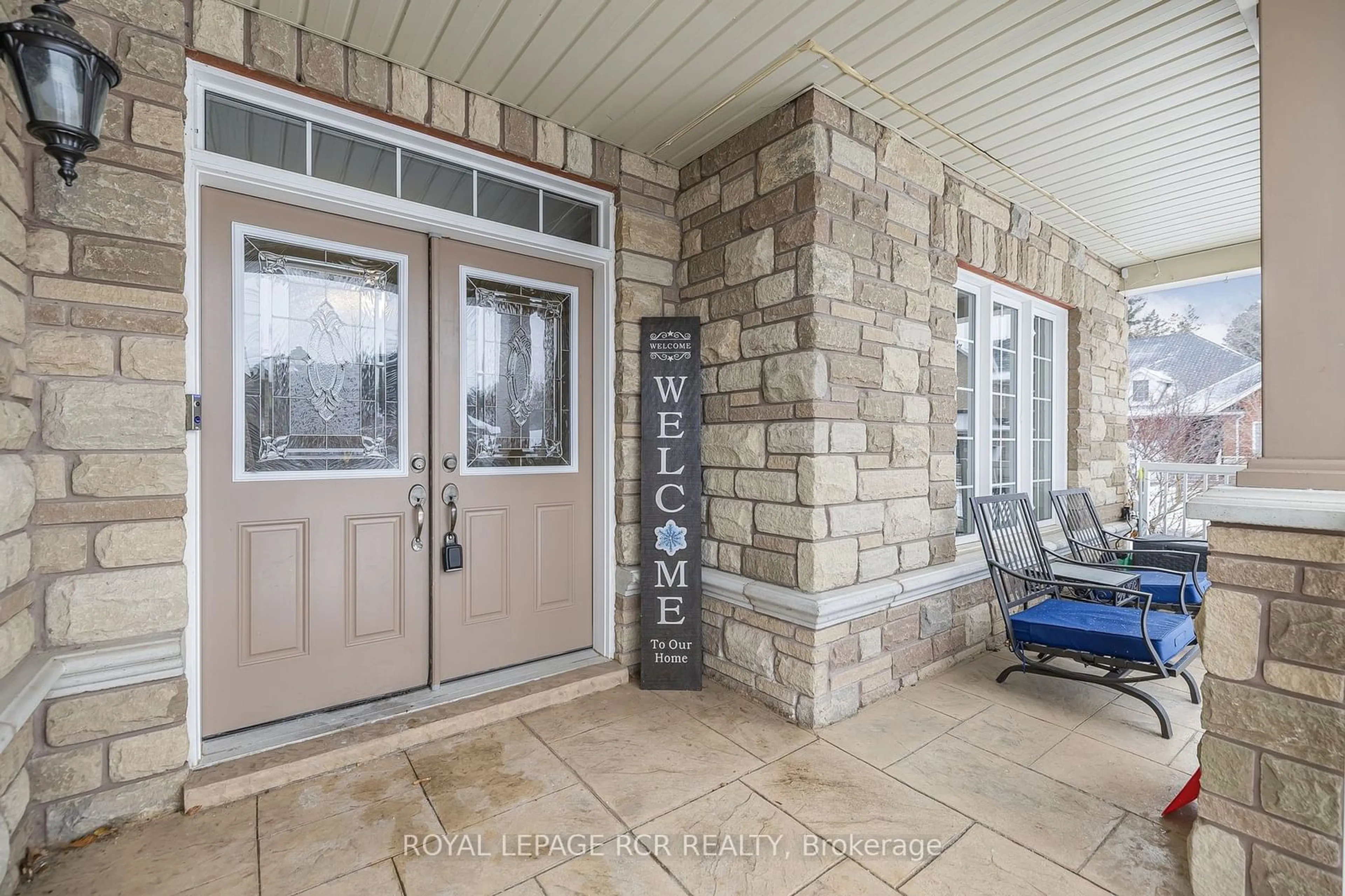 Indoor entryway for 2 Littlebrook Lane, Caledon Ontario L7C 3M4