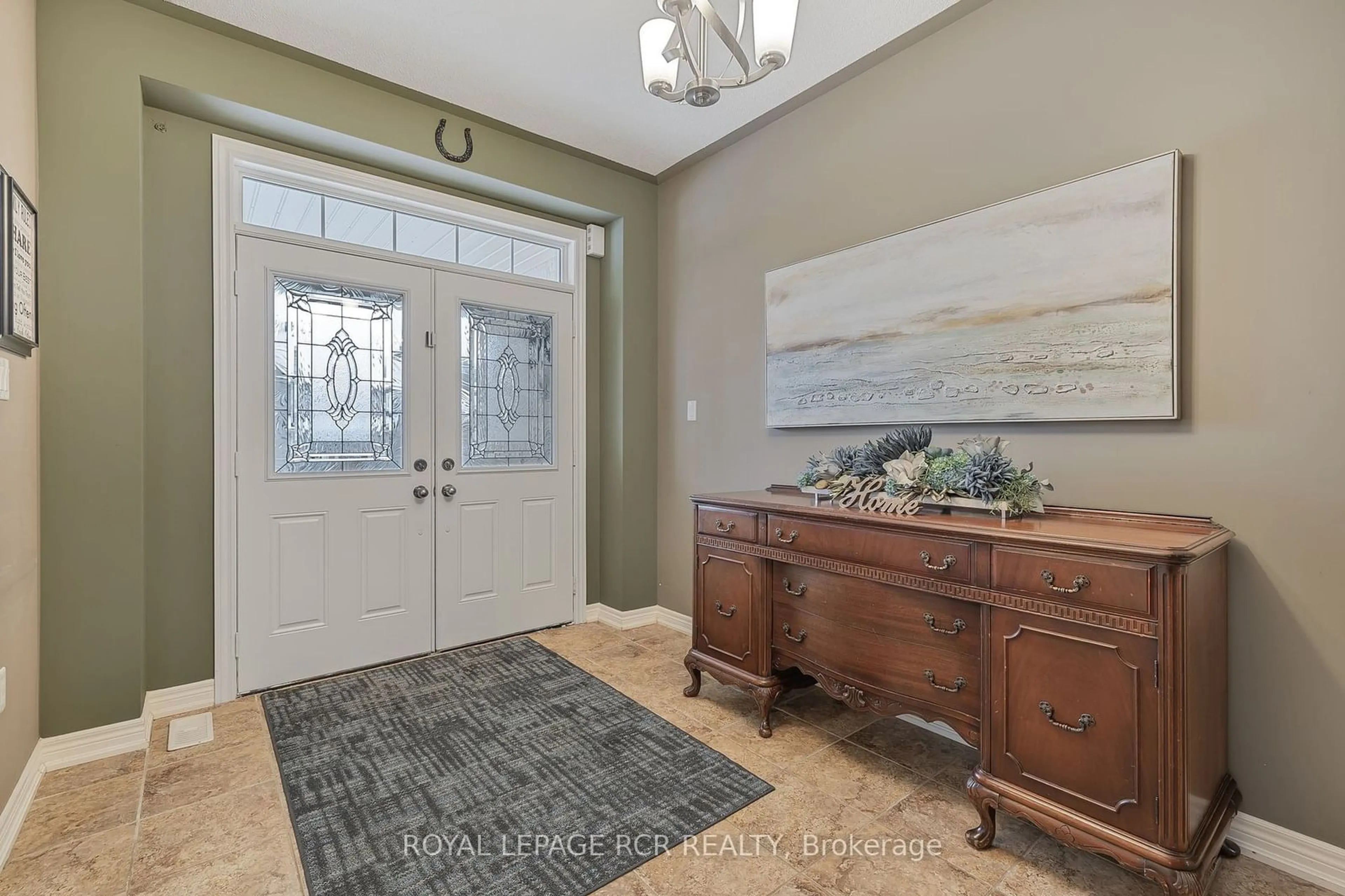 Indoor entryway for 2 Littlebrook Lane, Caledon Ontario L7C 3M4