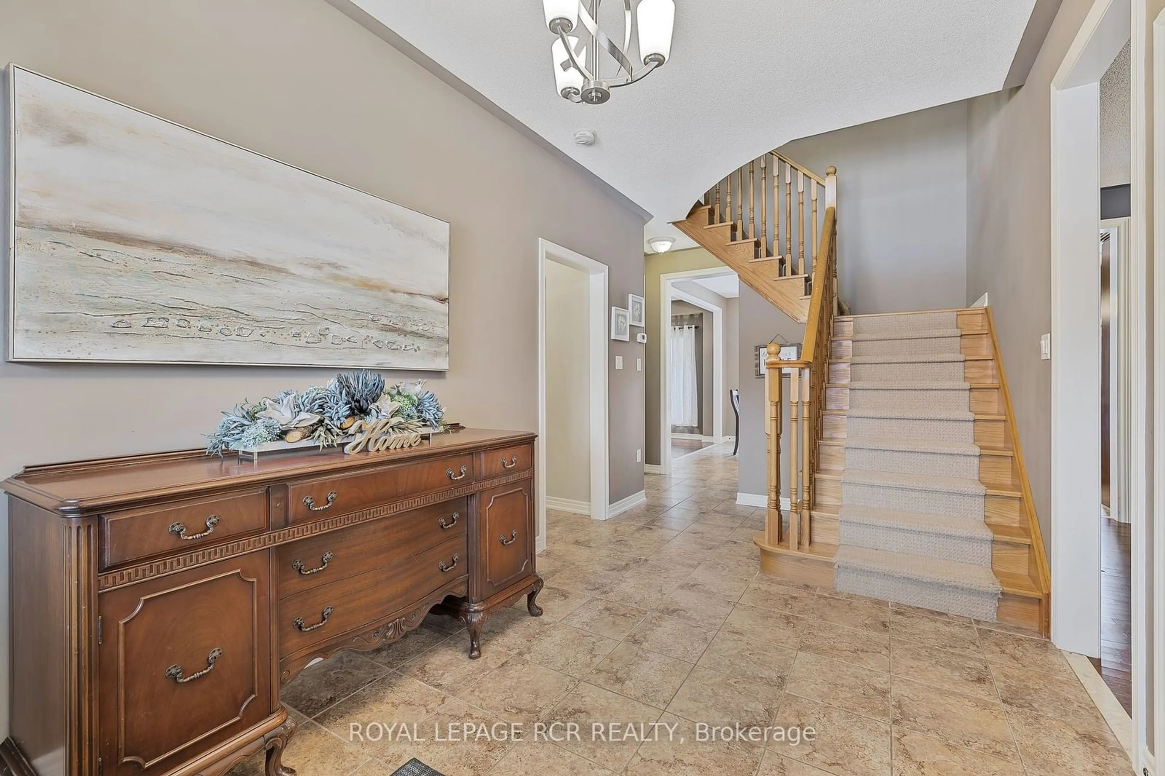 Indoor foyer for 2 Littlebrook Lane, Caledon Ontario L7C 3M4