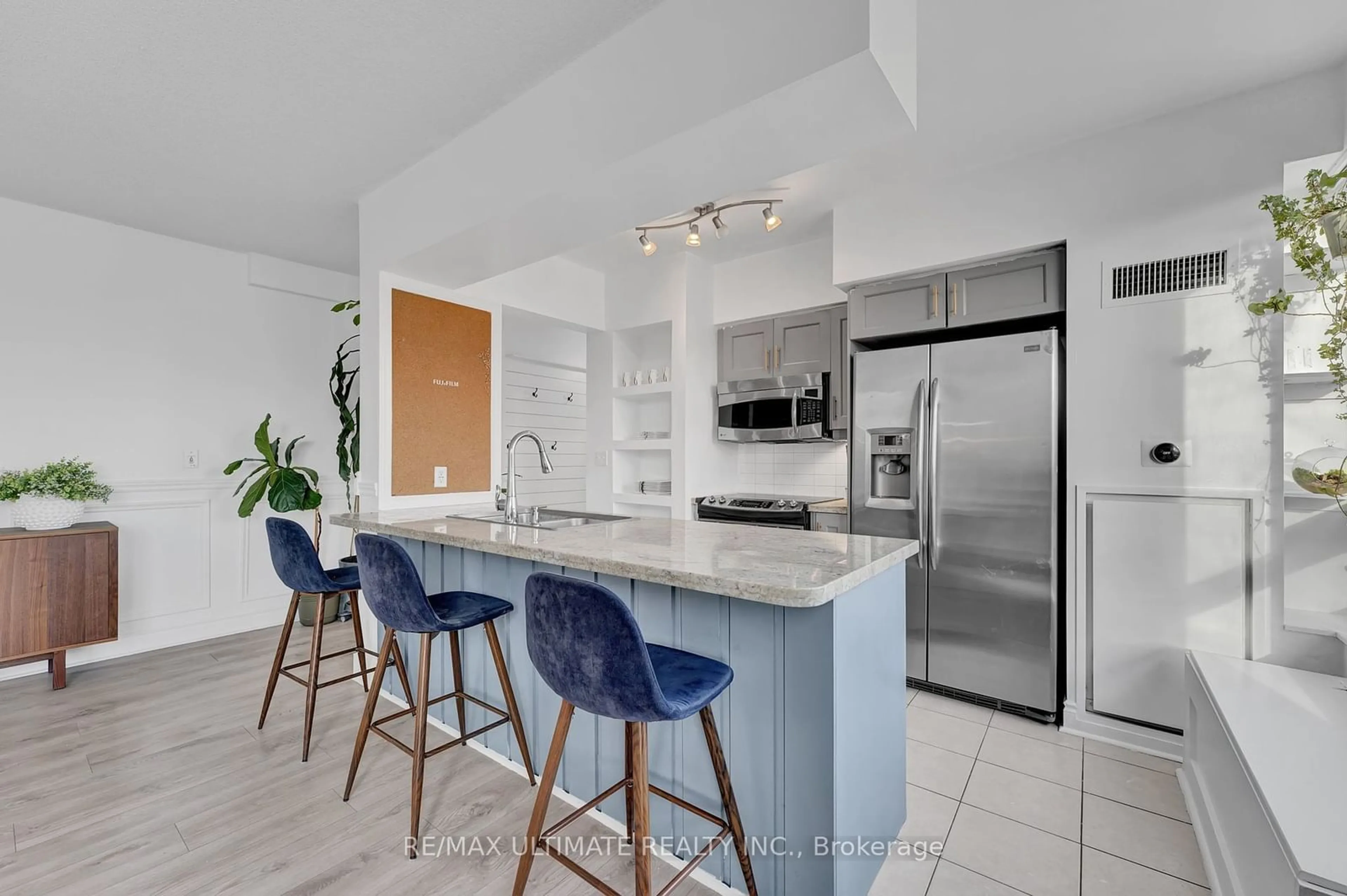 Open concept kitchen, ceramic/tile floor for 1910 Lake Shore Blvd #201, Toronto Ontario M6S 1A2