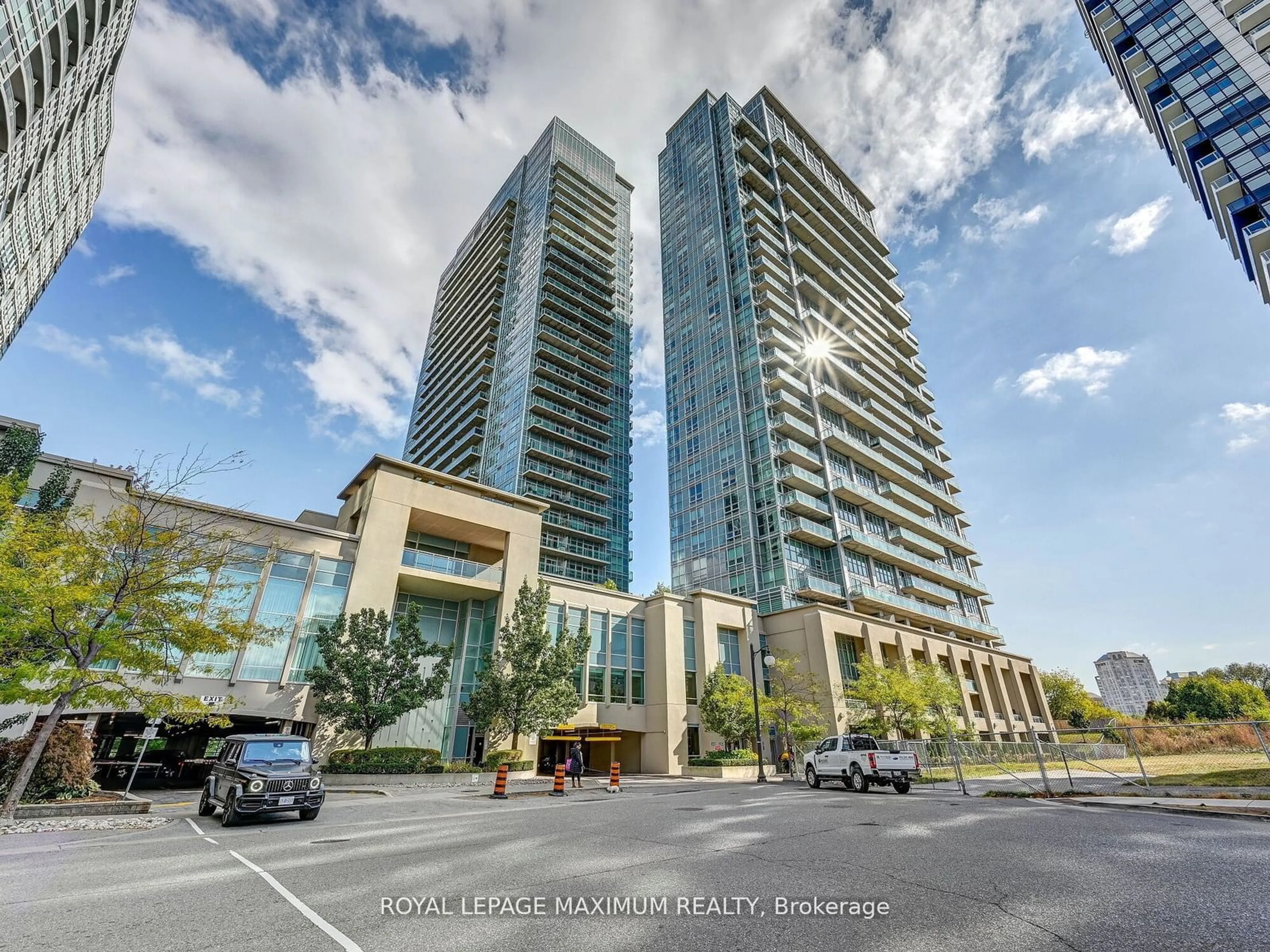 Indoor foyer for 155 Legion Rd #1113, Toronto Ontario M8Y 0A7