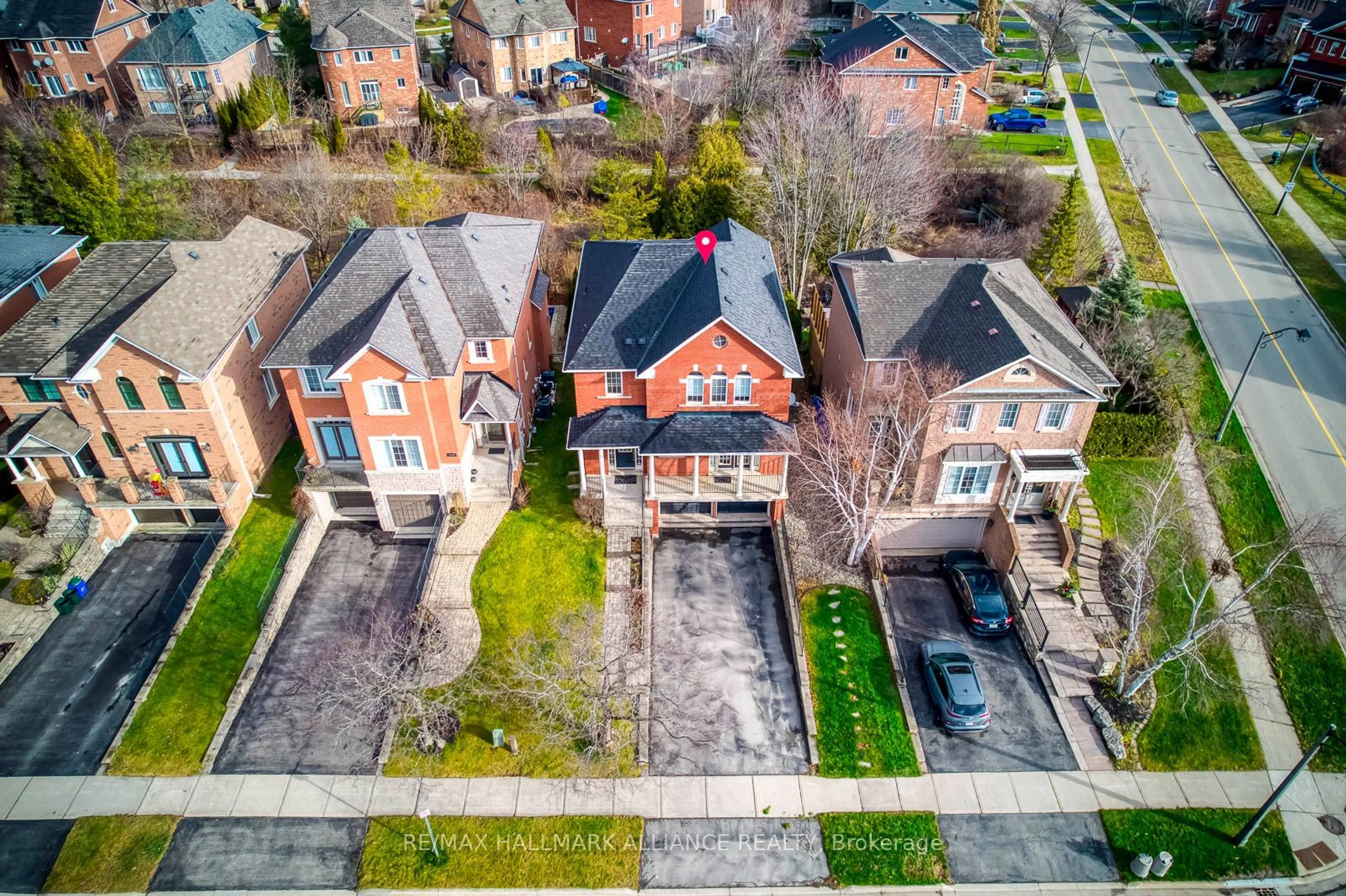 A pic from outside/outdoor area/front of a property/back of a property/a pic from drone, street for 2183 Pheasant Lane, Oakville Ontario L6M 3R8