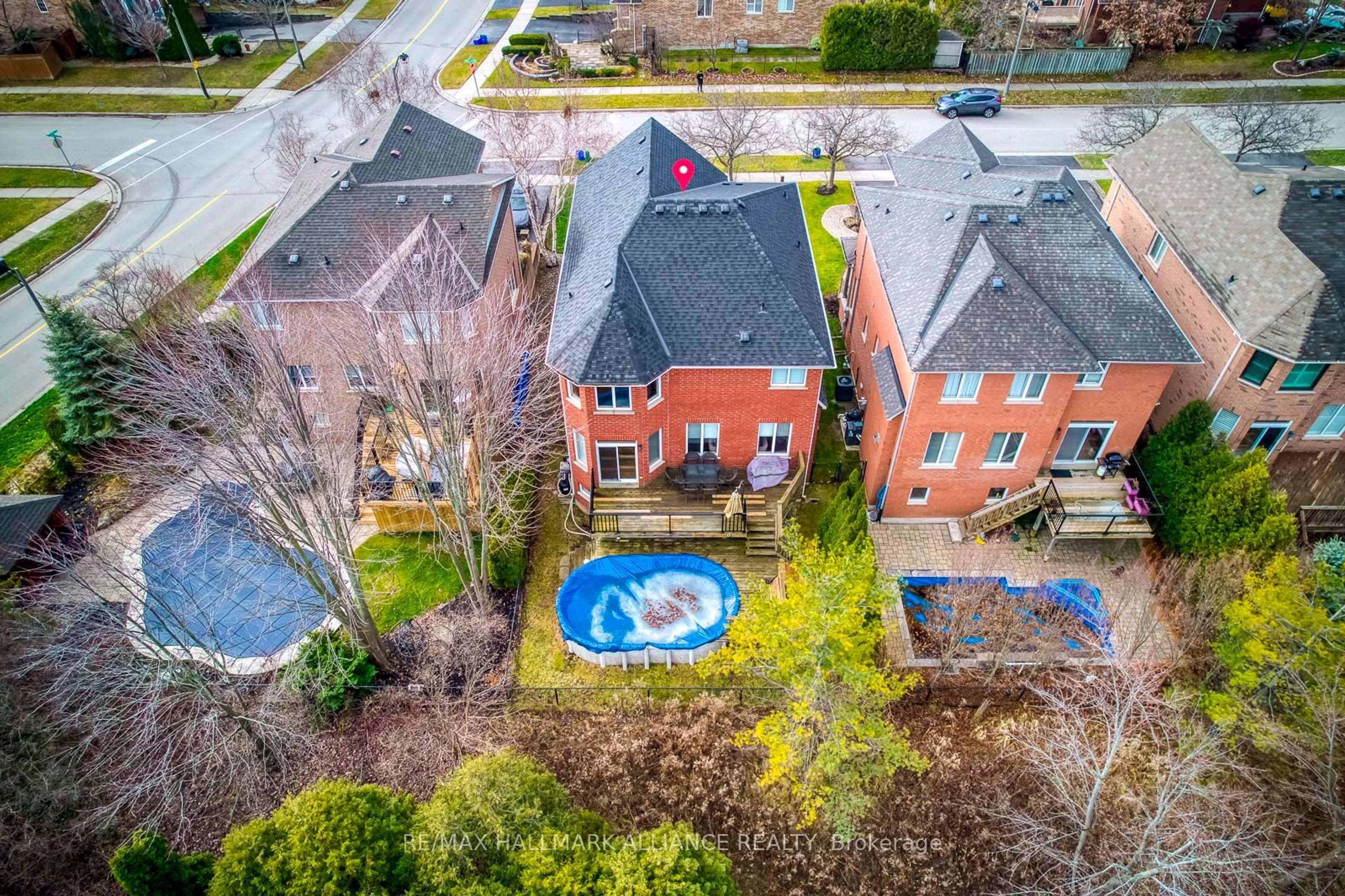 A pic from outside/outdoor area/front of a property/back of a property/a pic from drone, city buildings view from balcony for 2183 Pheasant Lane, Oakville Ontario L6M 3R8