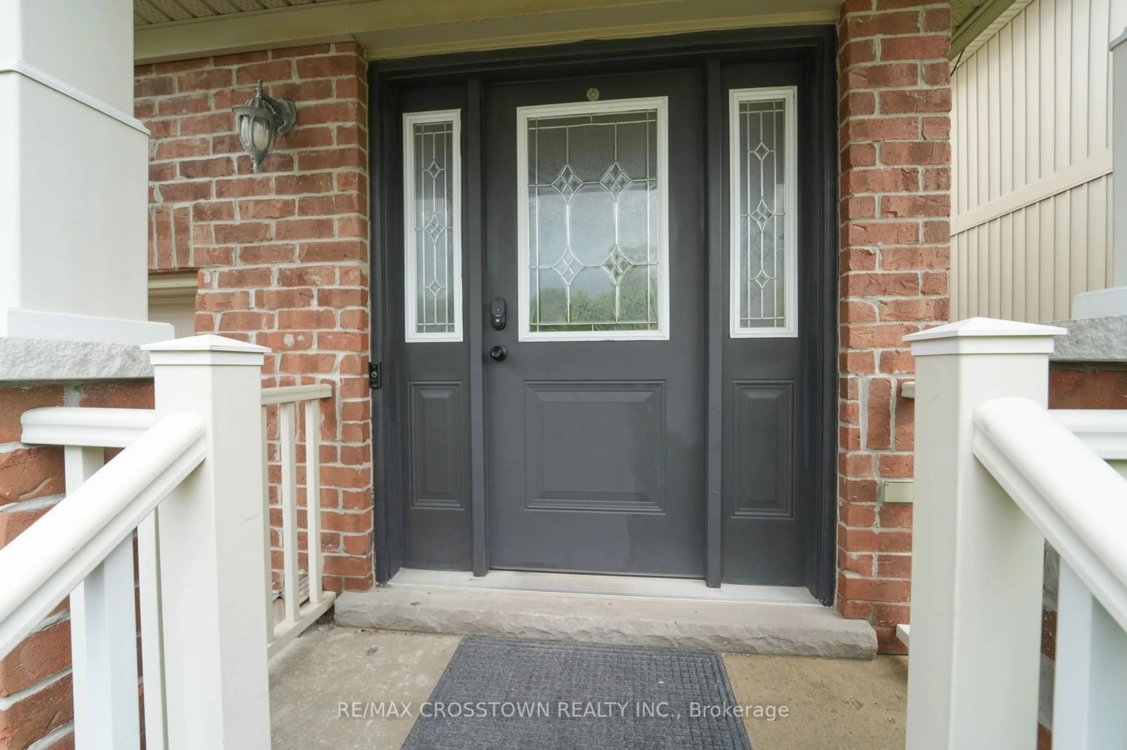 Indoor entryway for 274 Amelia St, Orangeville Ontario L9W 0B4