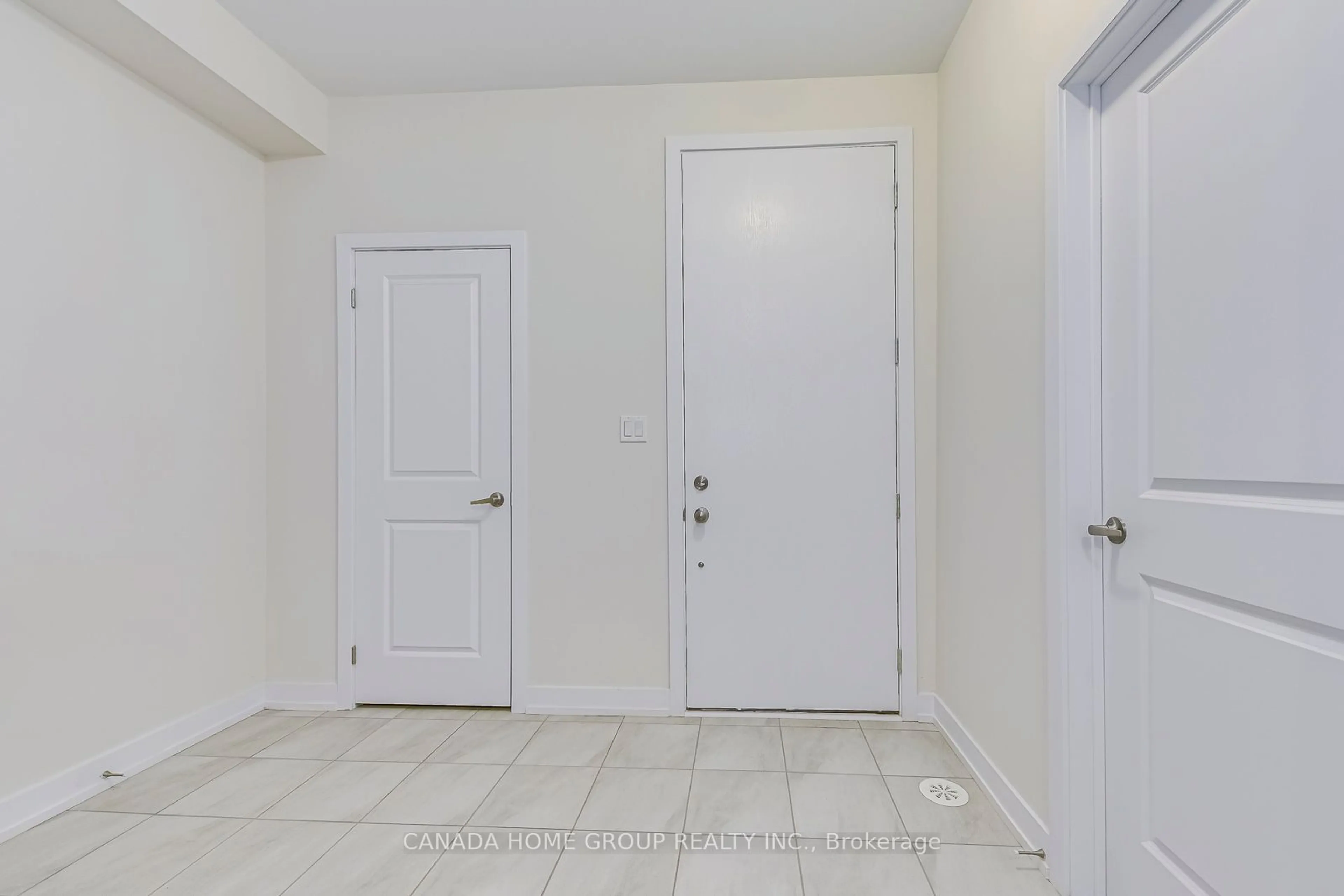 Indoor entryway for 3103 Meadowridge Dr, Oakville Ontario L6H 7G1