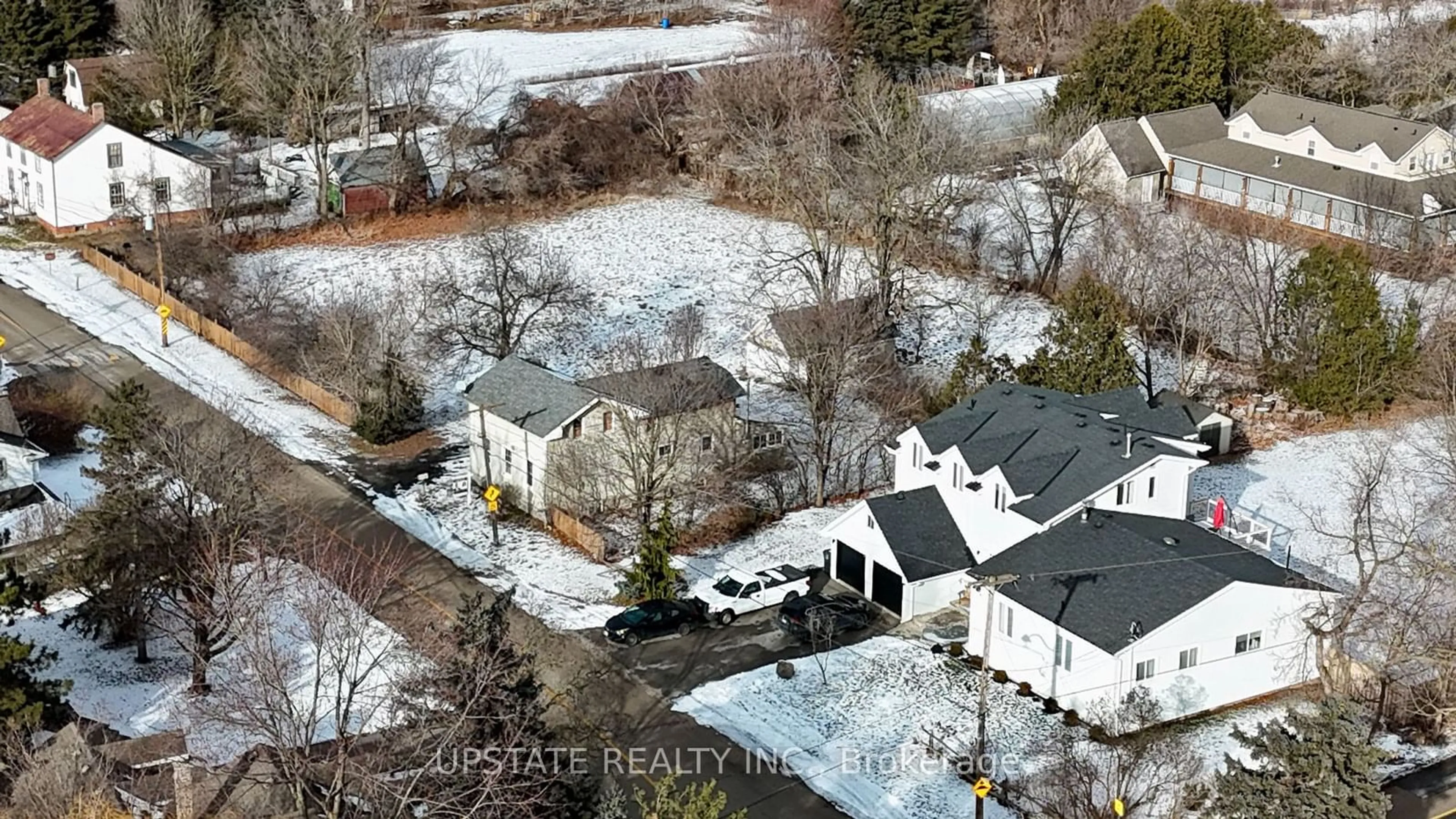 A pic from outside/outdoor area/front of a property/back of a property/a pic from drone, street for 7749 Churchville Rd, Brampton Ontario L6Y 0H3