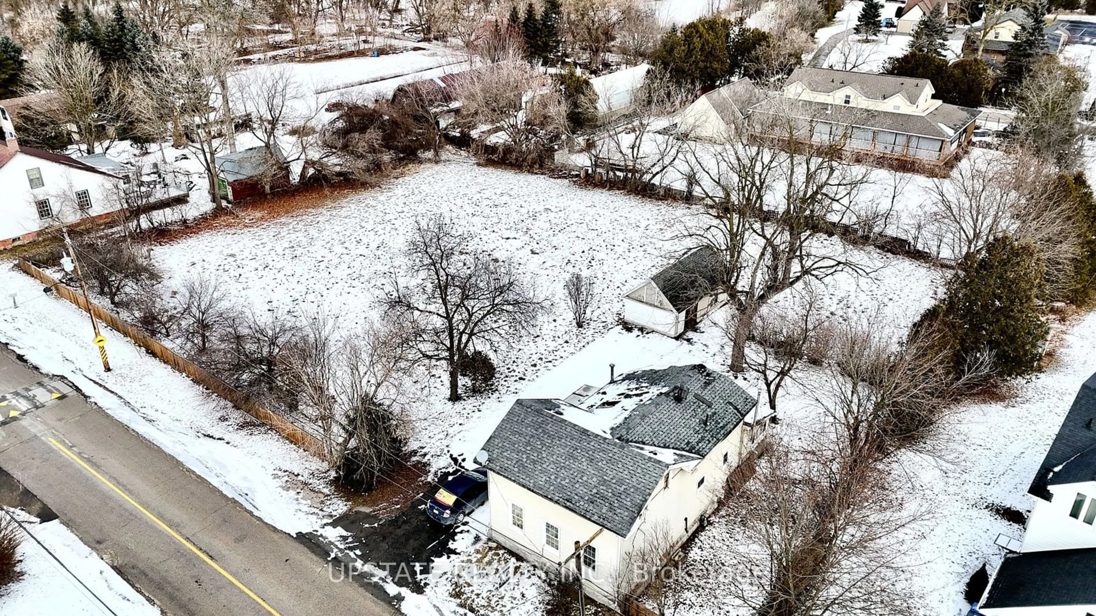 A pic from outside/outdoor area/front of a property/back of a property/a pic from drone, street for 7749 Churchville Rd, Brampton Ontario L6Y 0H3