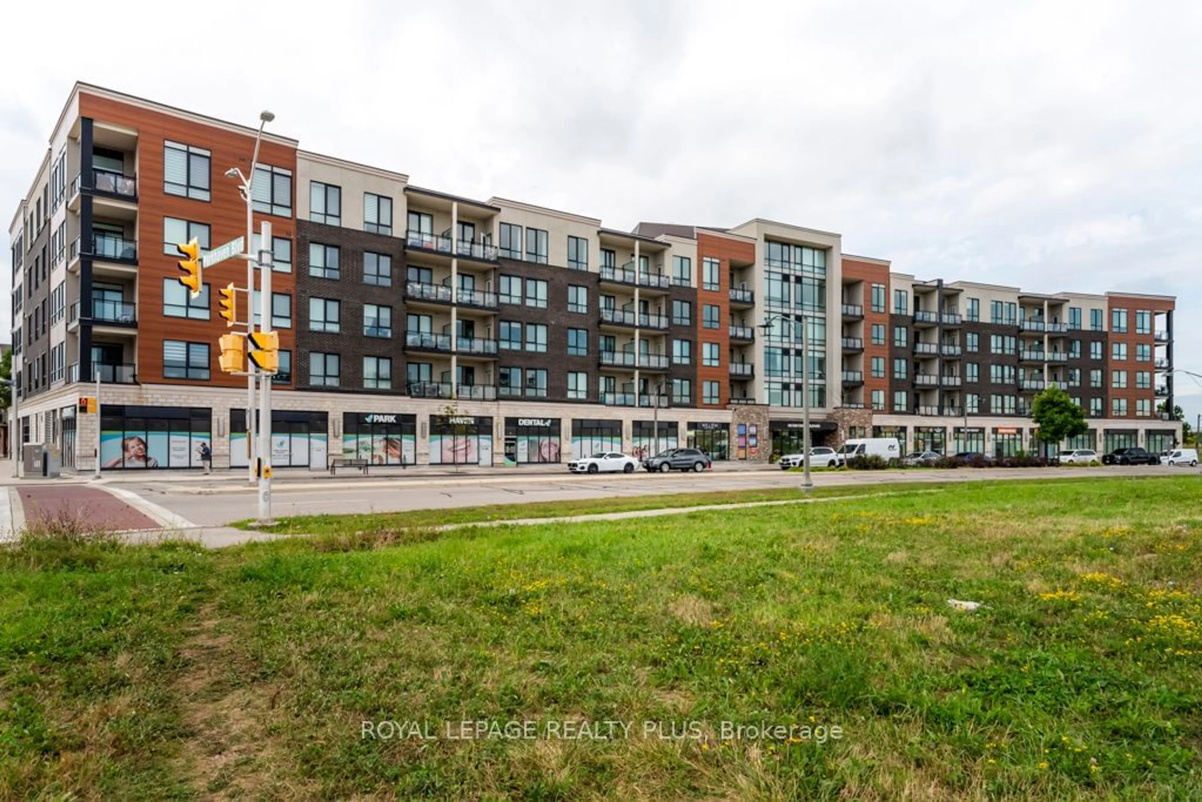 Patio, building for 150 Oak Park Blvd #514, Oakville Ontario L6P 3P2