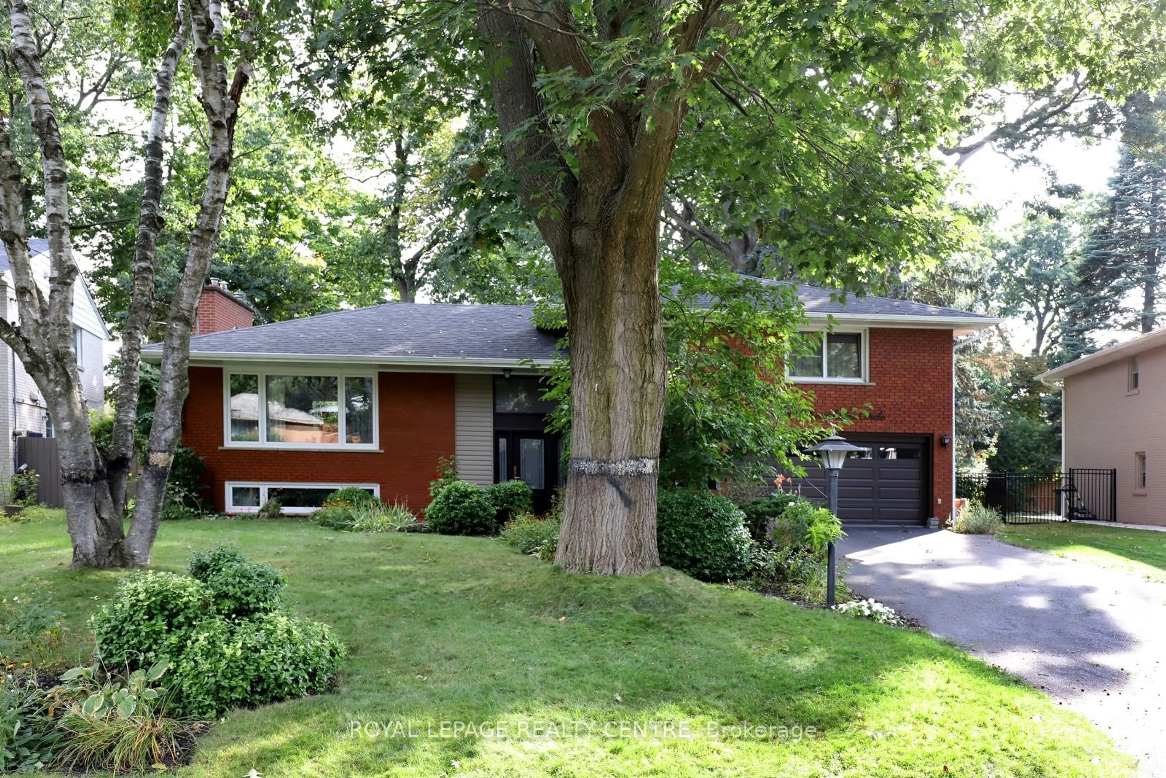 Home with brick exterior material, street for 3338 Enniskillen Circ, Mississauga Ontario L5C 2M8