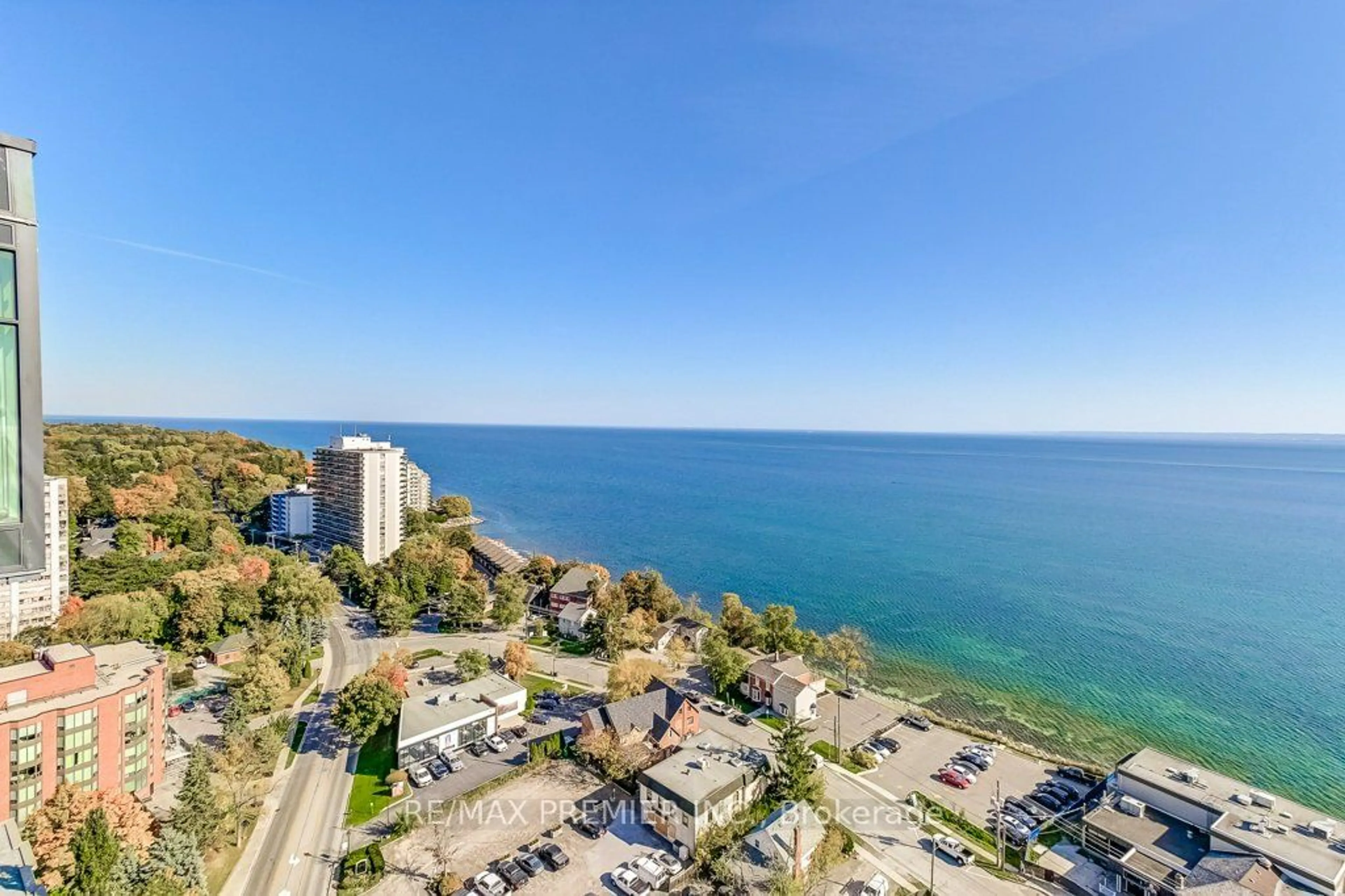 A pic from outside/outdoor area/front of a property/back of a property/a pic from drone, water/lake/river/ocean view for 370 Martha St #2004, Burlington Ontario L7R 2P7