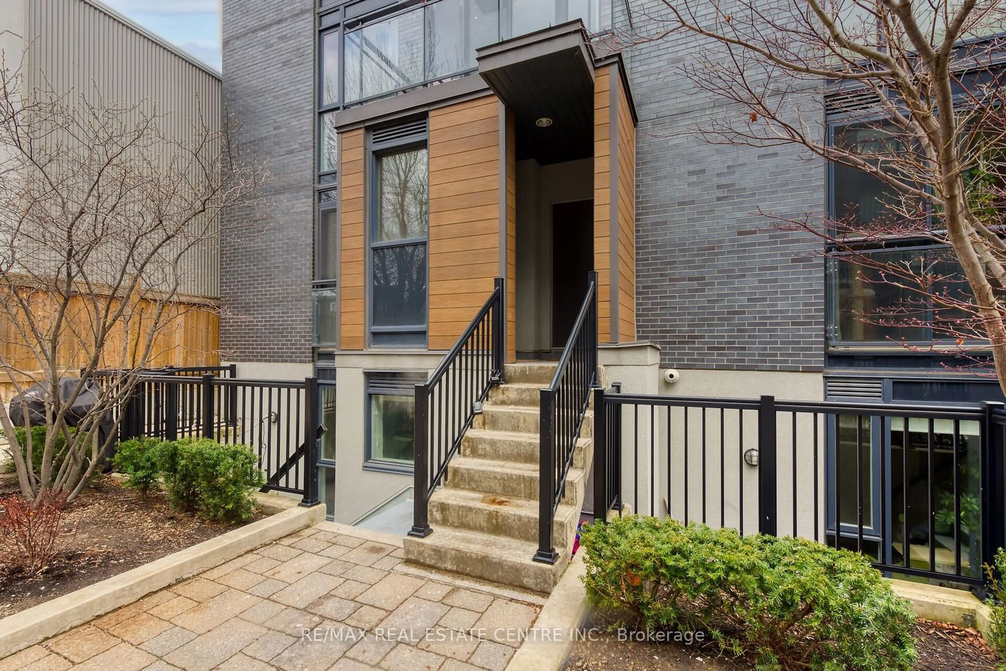 Home with brick exterior material, street for 58 Macaulay Ave #302, Toronto Ontario M6P 3P6