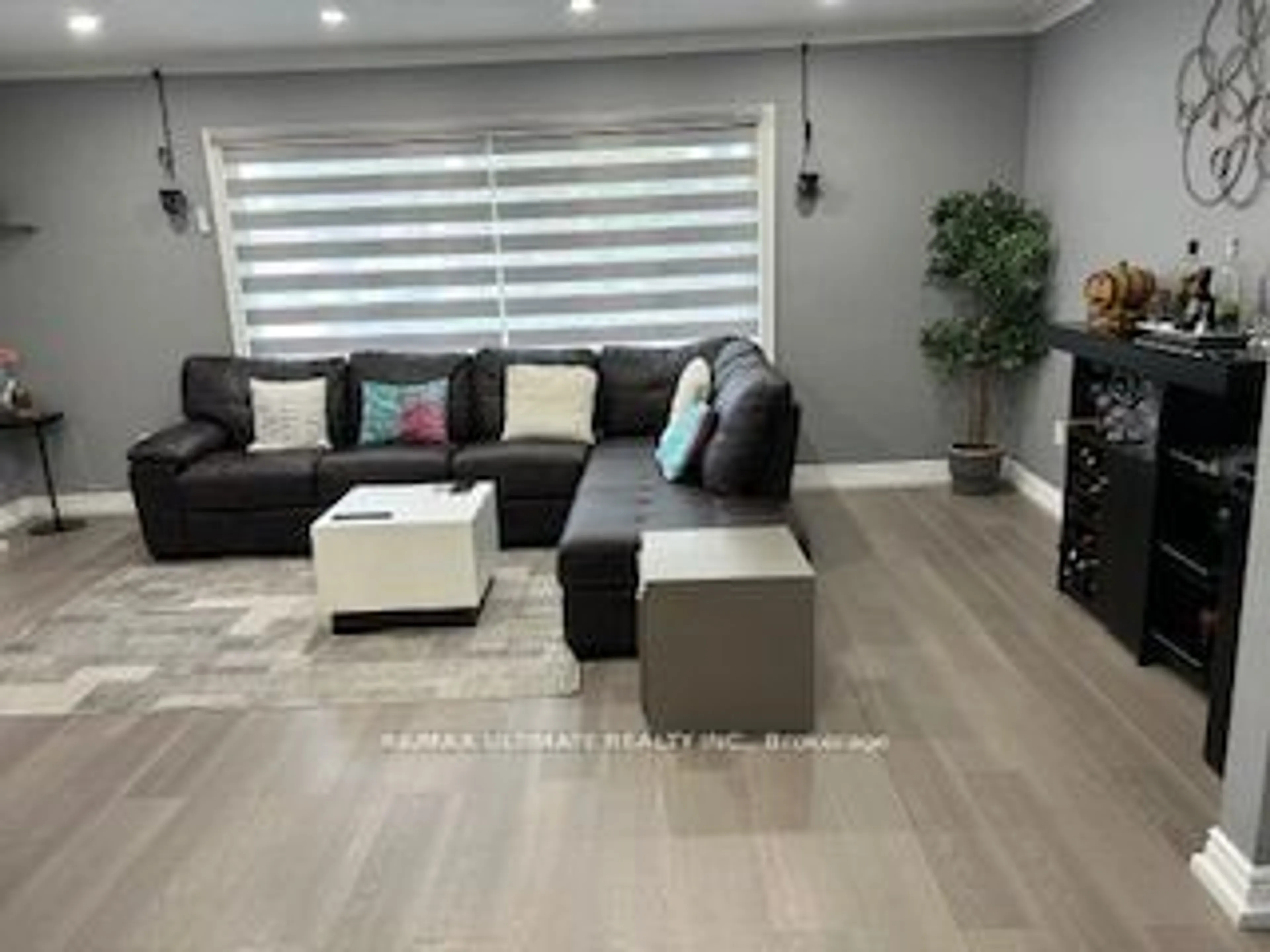 Living room with furniture, wood/laminate floor for 21 Benway Dr, Toronto Ontario M9W 1Z2