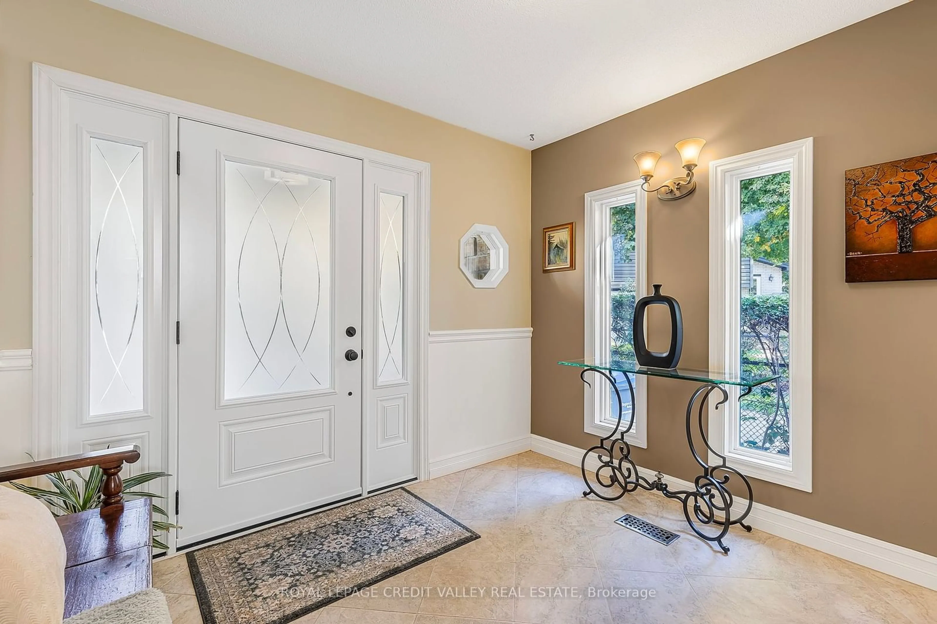 Indoor entryway for 9 Norval Cres, Brampton Ontario L6W 1J1