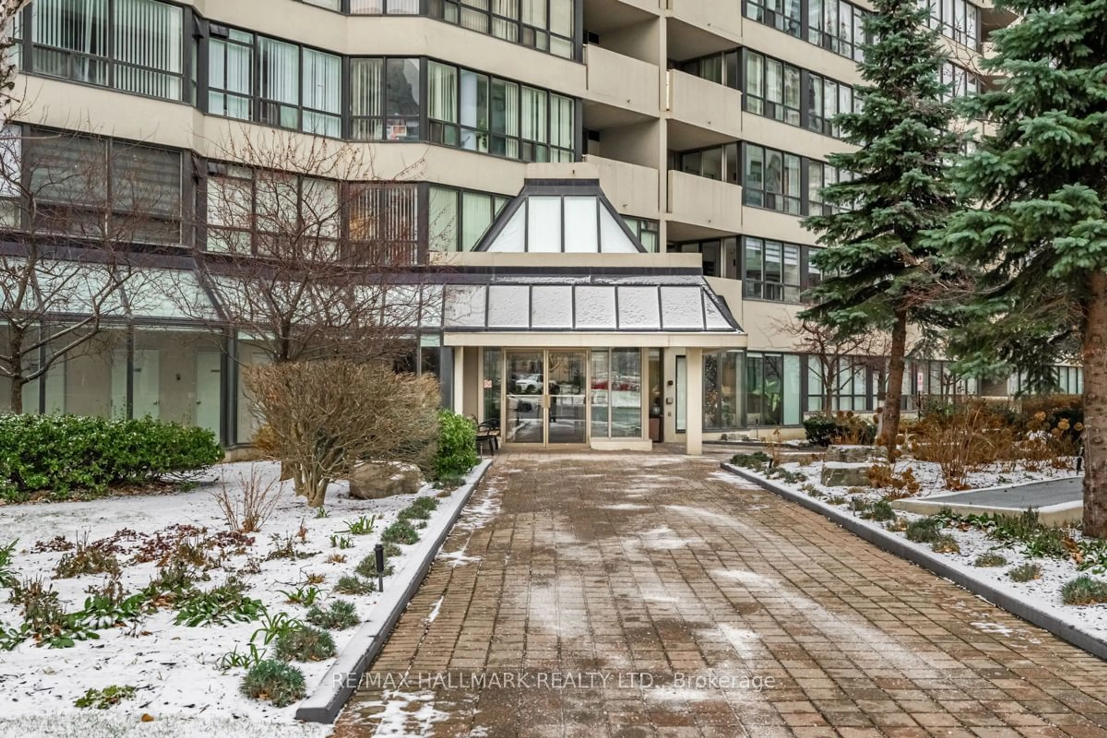 Indoor foyer for 400 Webb Dr #702, Mississauga Ontario L5B 3Z7