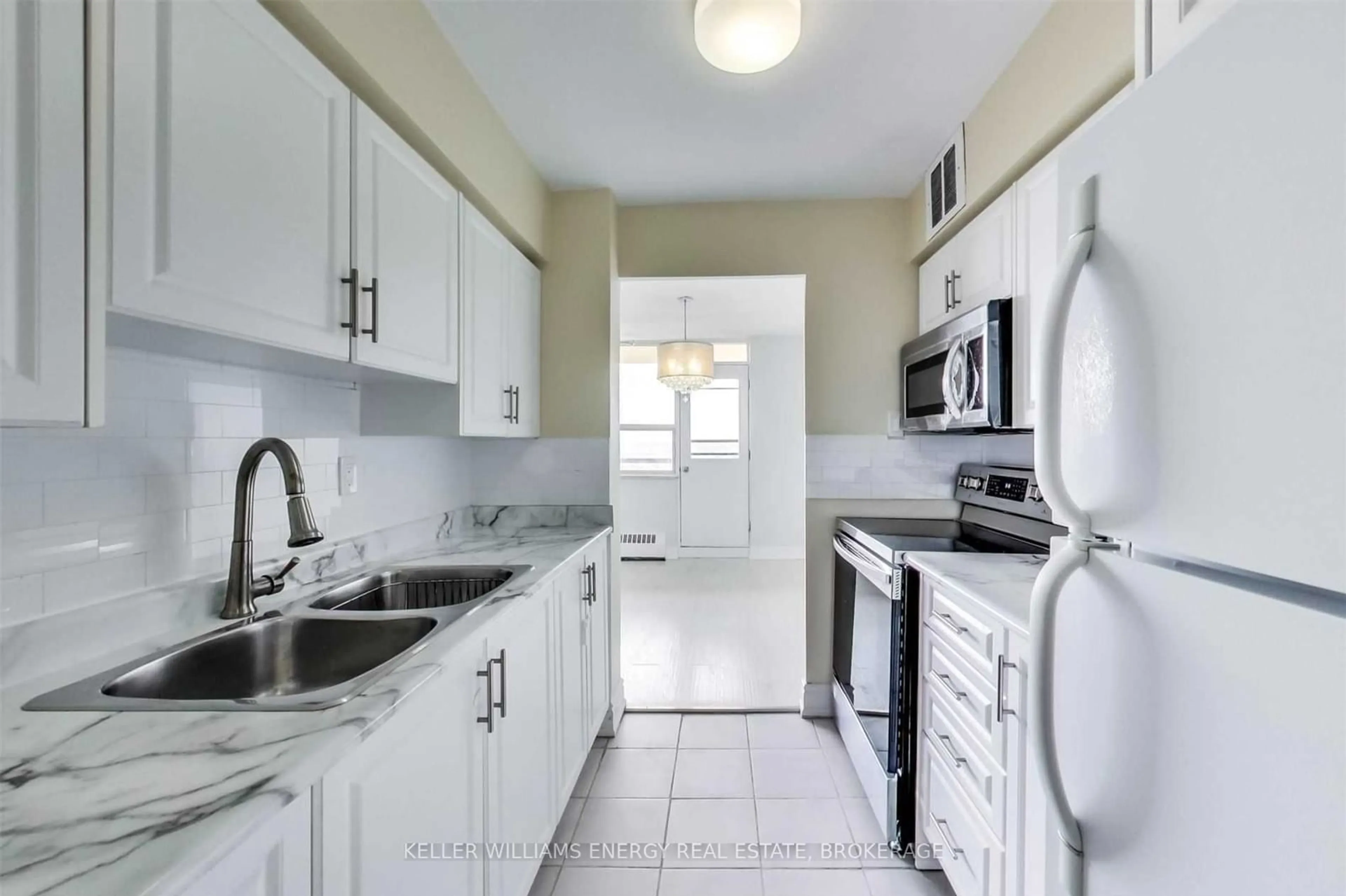 Standard kitchen, unknown for 5 Frith Rd #705, Toronto Ontario M3N 2L5