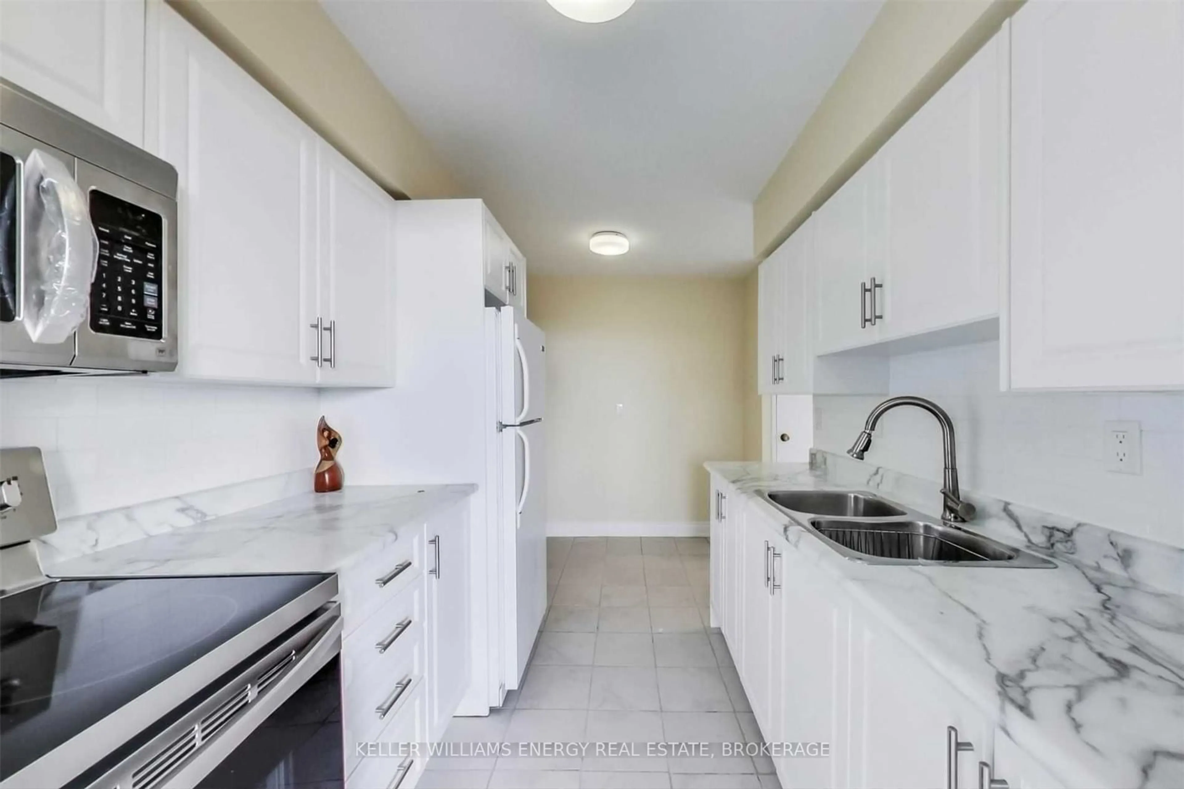 Standard kitchen, ceramic/tile floor for 5 Frith Rd #705, Toronto Ontario M3N 2L5