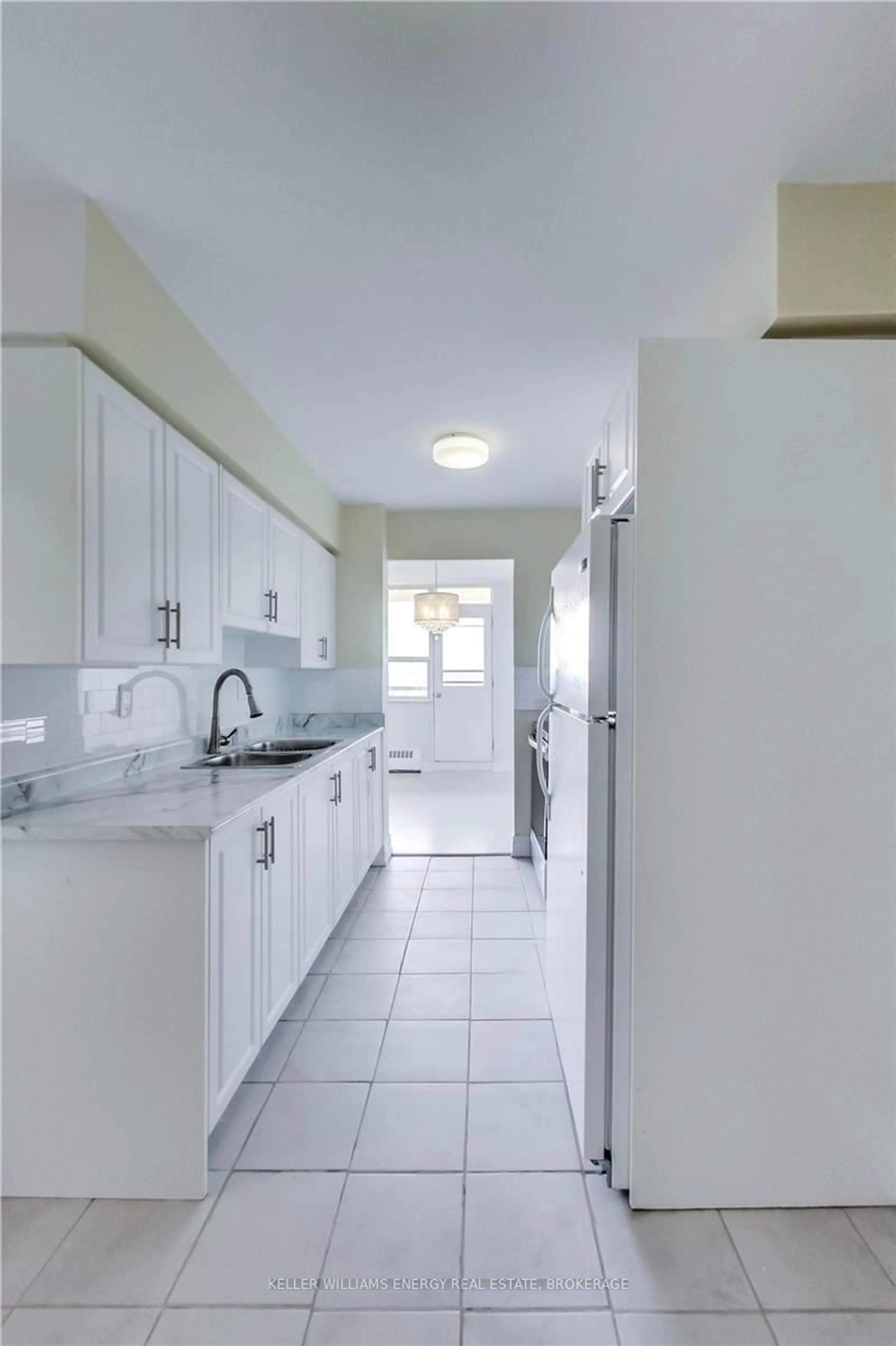 Standard kitchen, ceramic/tile floor for 5 Frith Rd #705, Toronto Ontario M3N 2L5