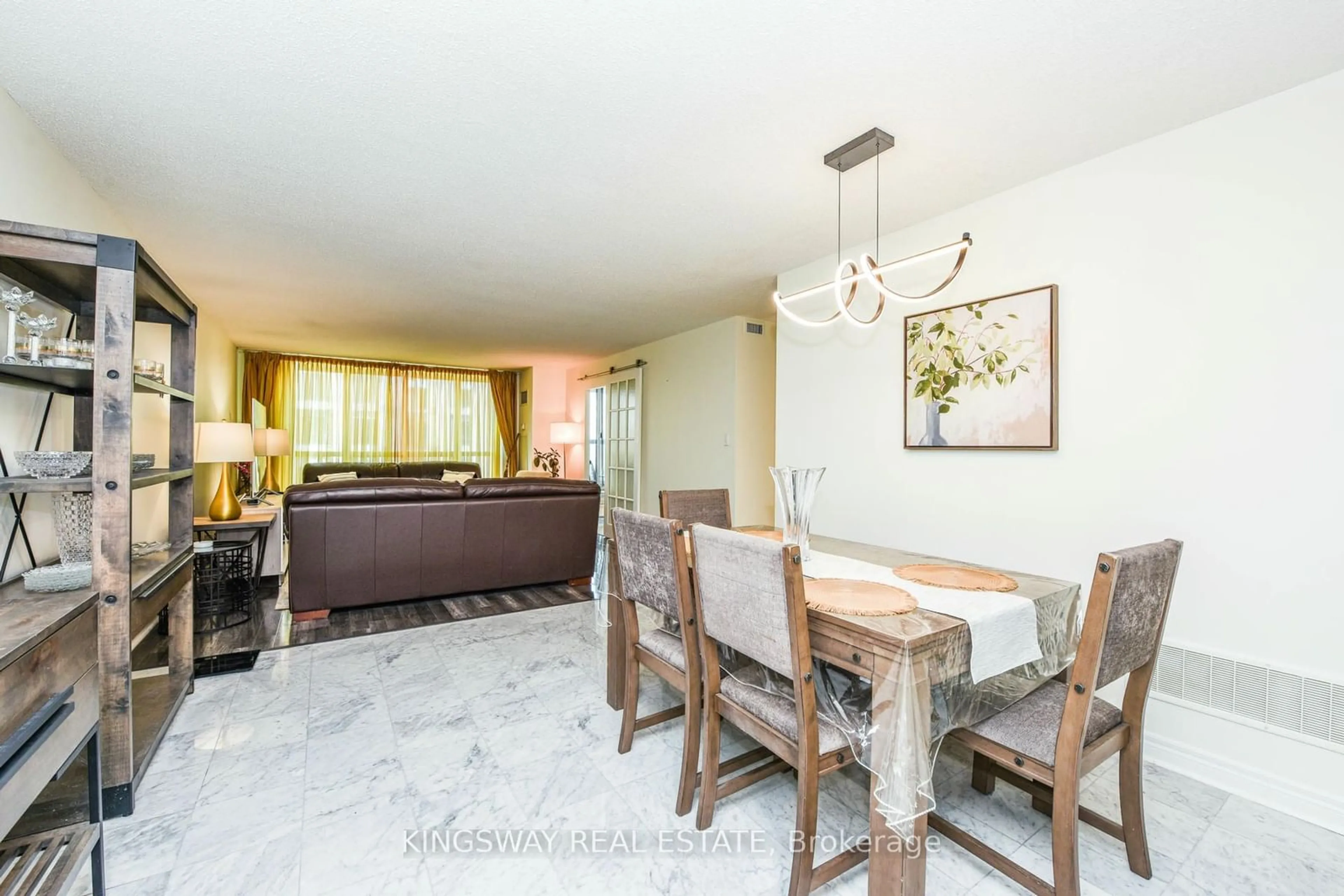 Dining room, ceramic/tile floor for 156 Enfield Pl #2801, Mississauga Ontario L5B 4L8