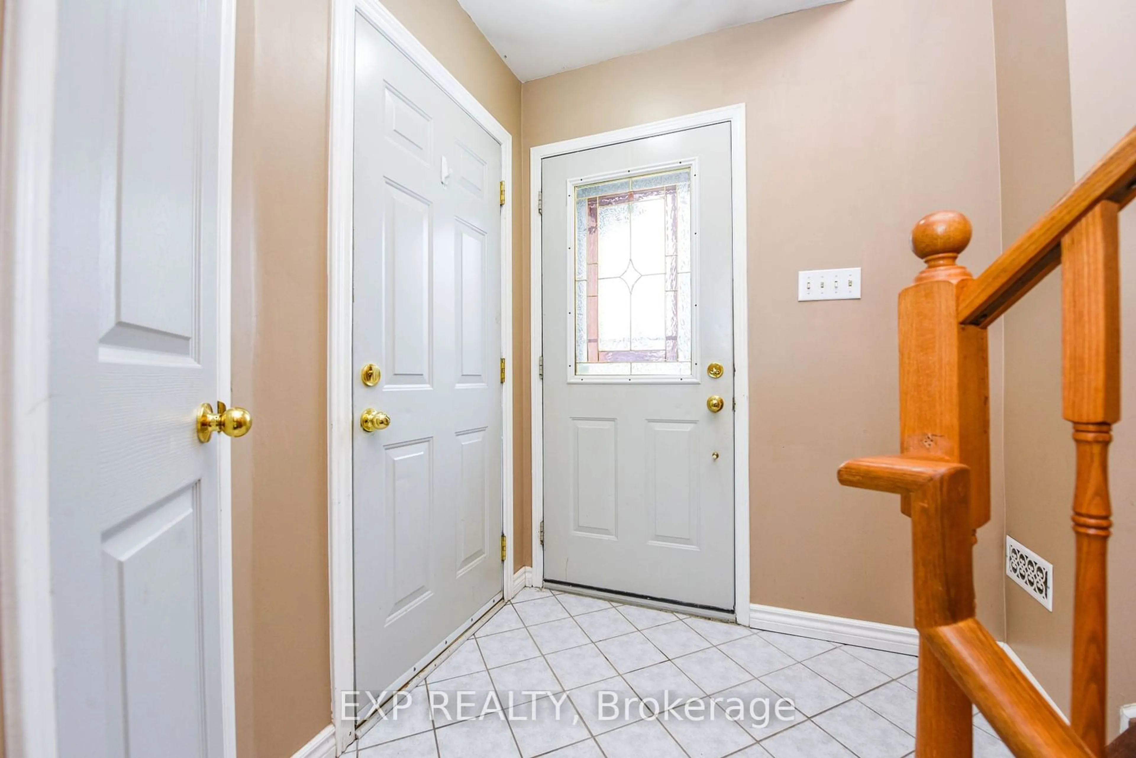 Indoor entryway for 35 Royal Orchard Dr, Brampton Ontario L6X 4M6