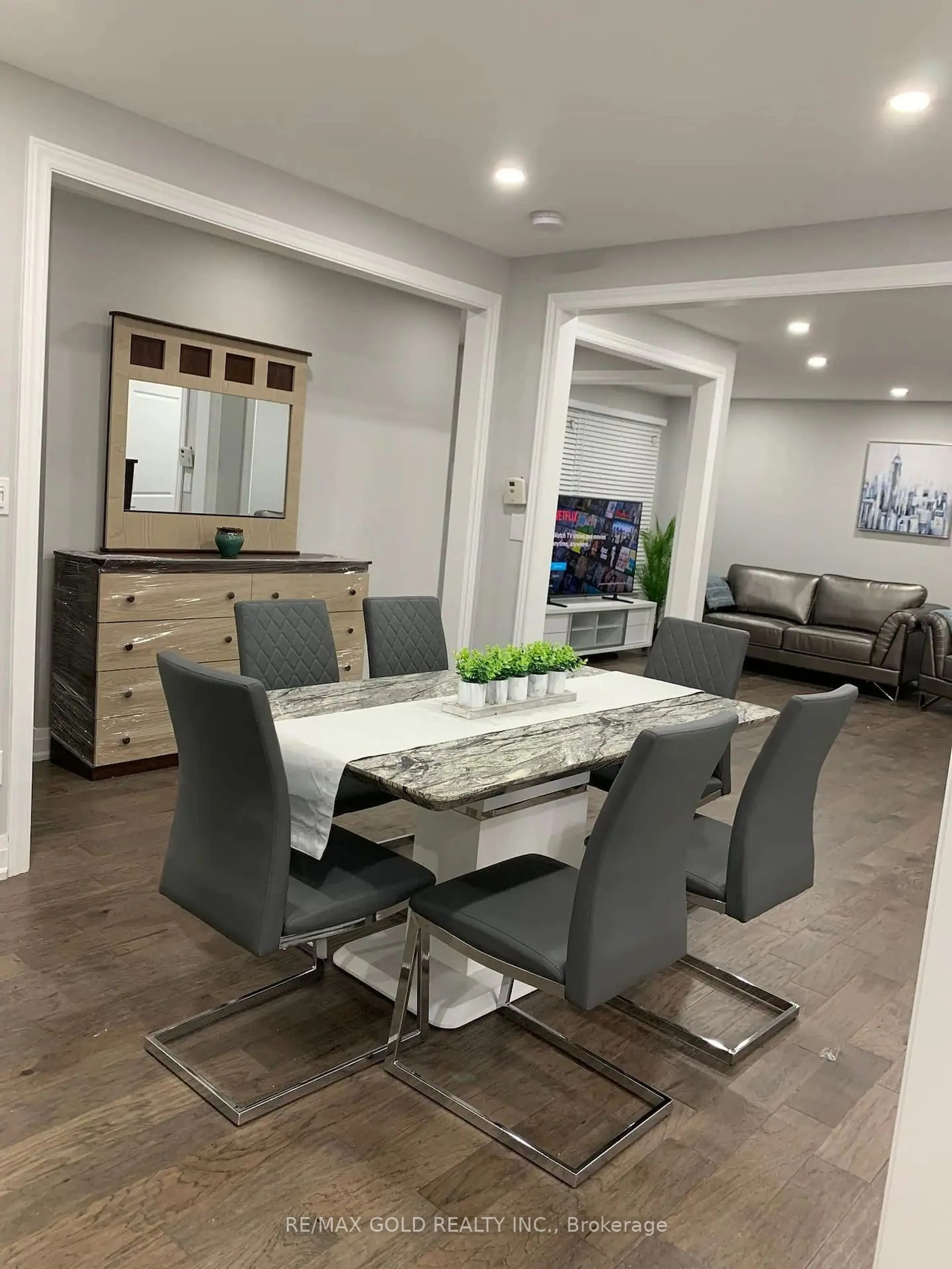 Dining room, unknown for 2085 Bridge Rd, Oakville Ontario L6L 2E8