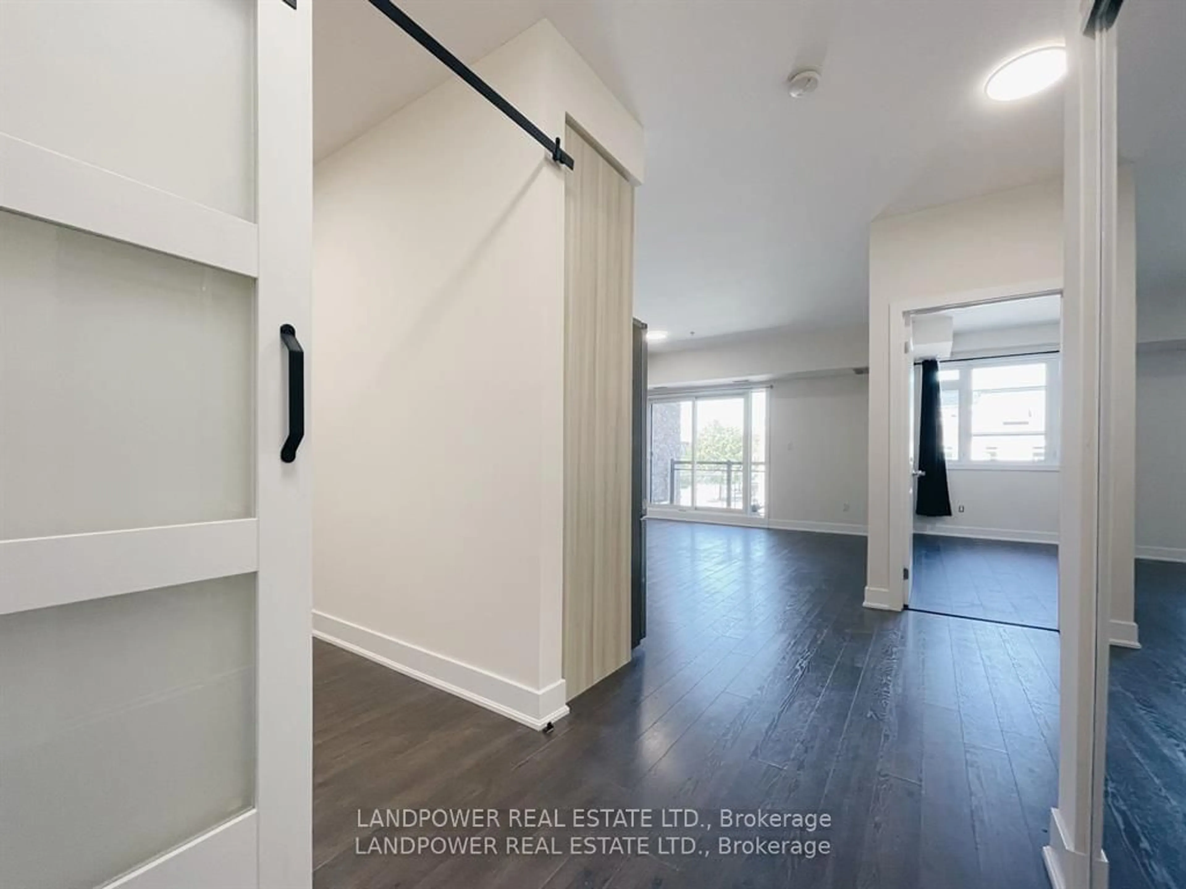 Indoor entryway for 128 Garden Dr #316, Oakville Ontario L6K 2W5