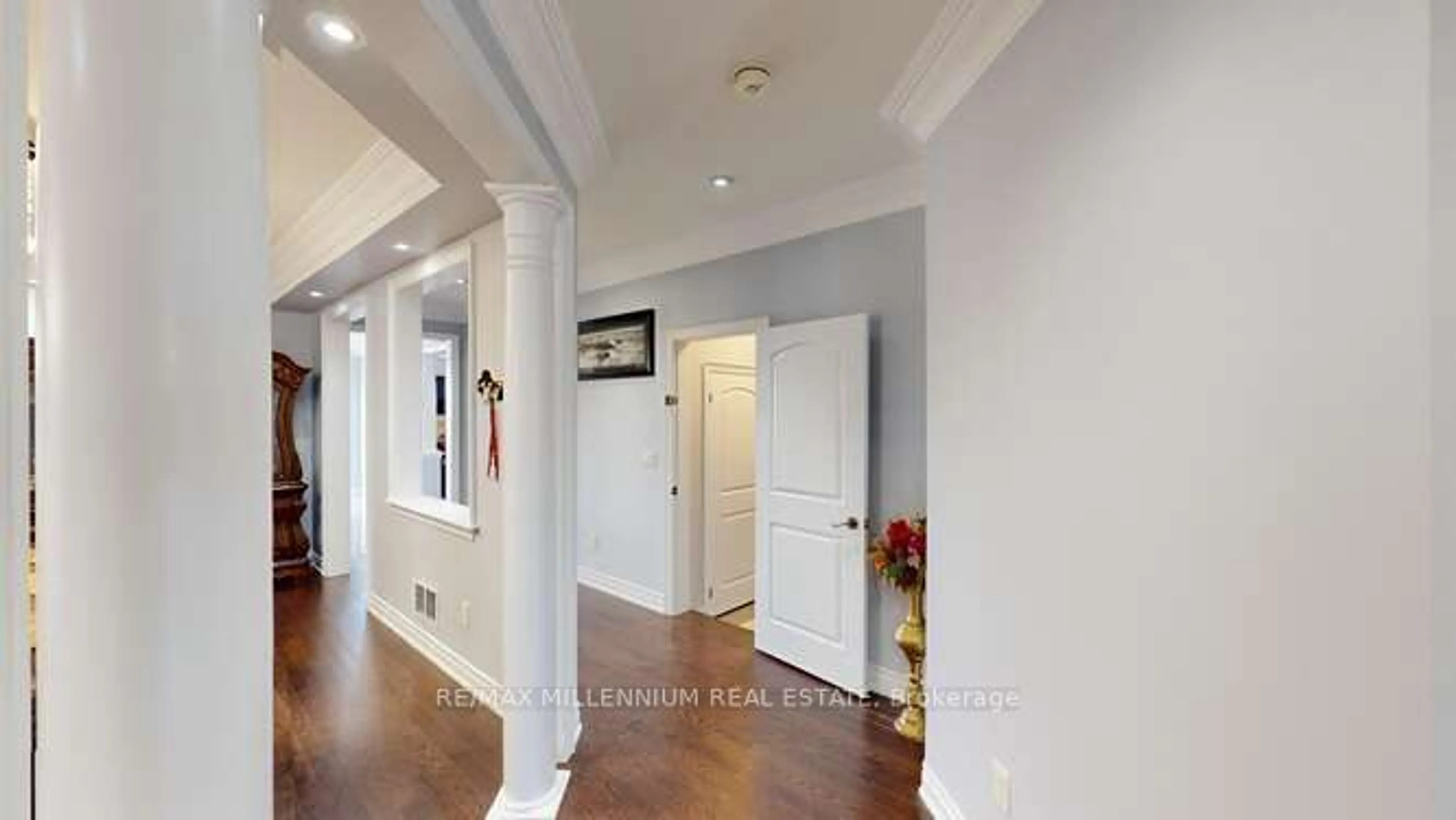 Indoor entryway for 80 Hanburry Cres, Brampton Ontario L6X 5N7