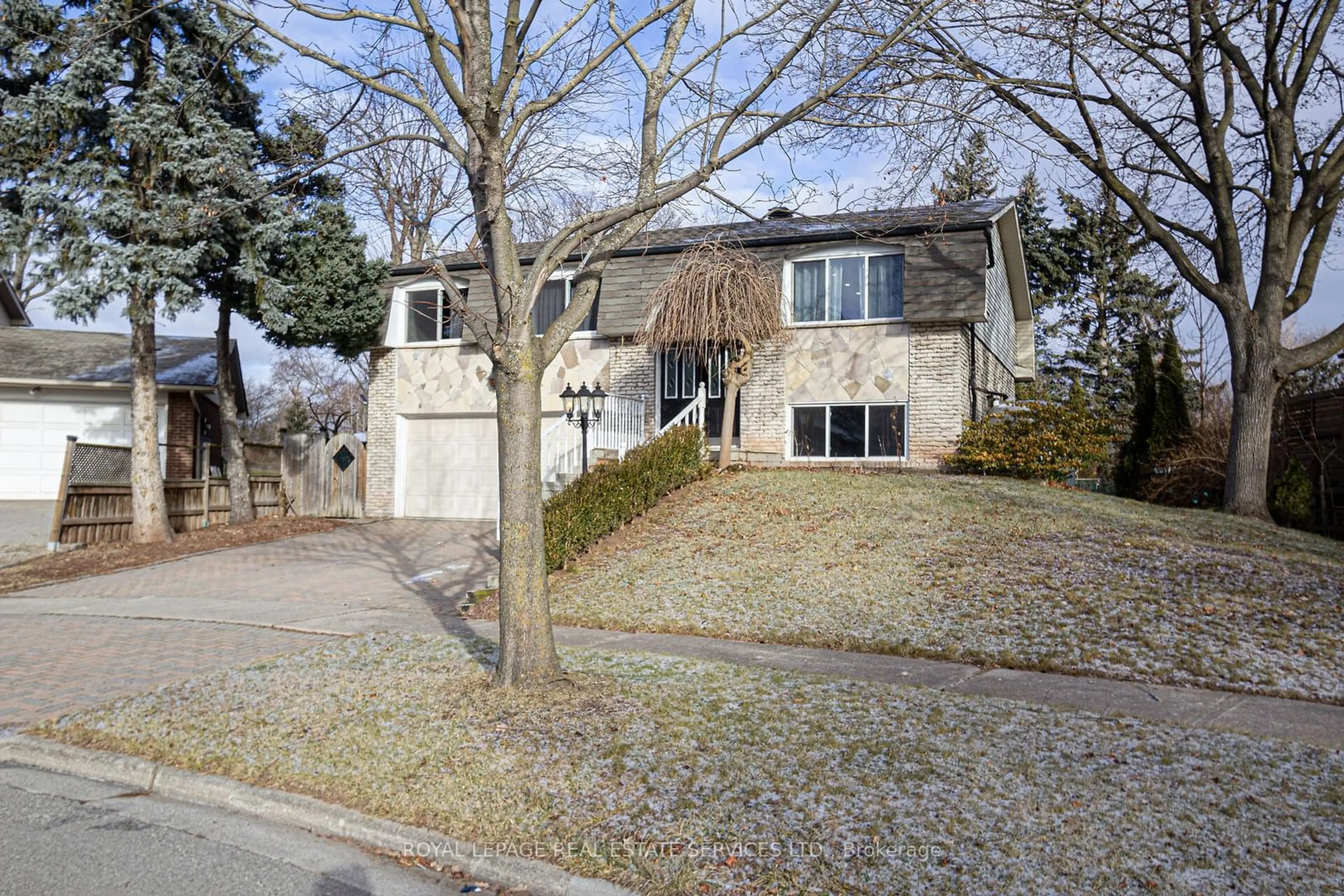 Home with brick exterior material, street for 2483 Yarmouth Cres, Oakville Ontario L6L 2M9