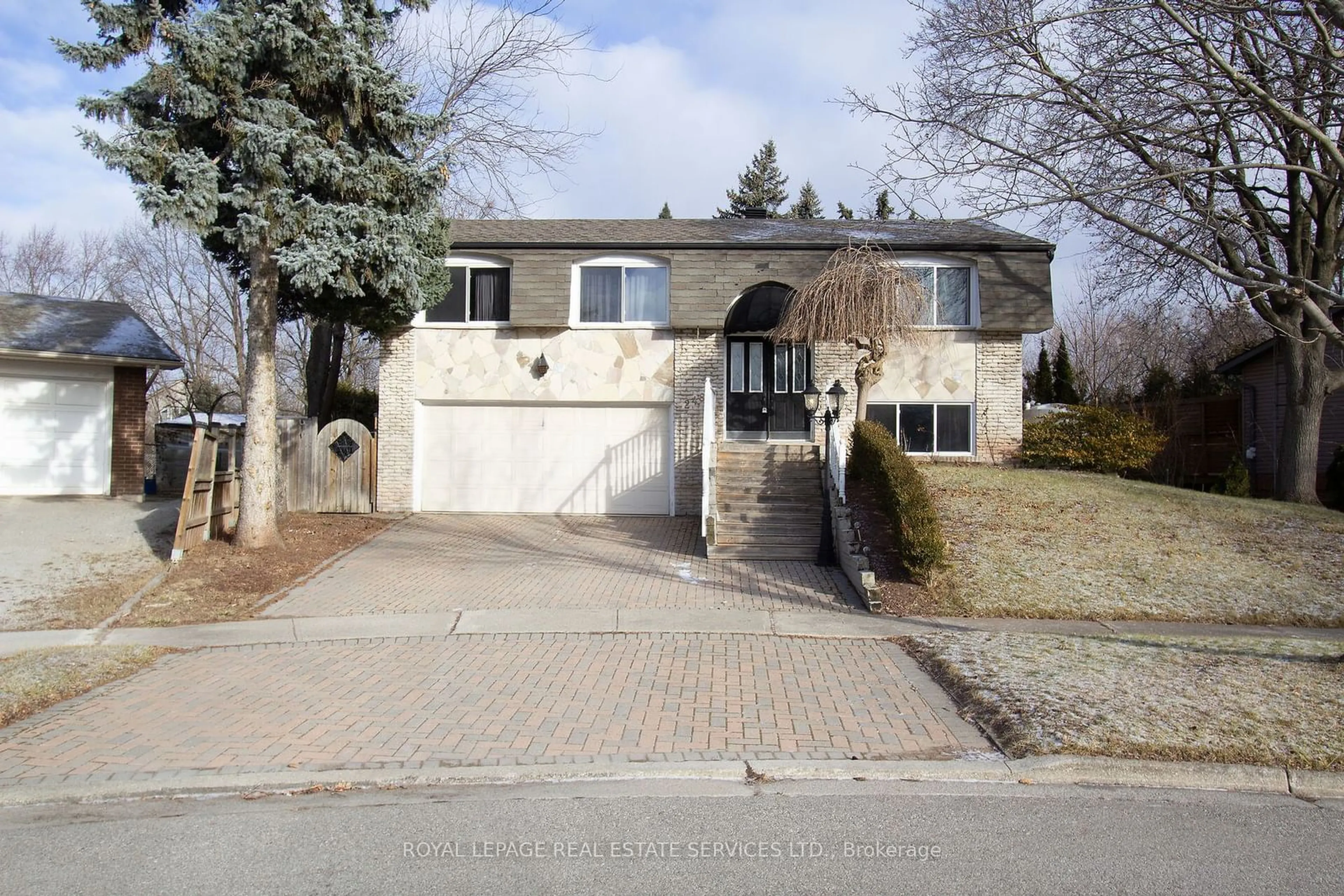 Home with brick exterior material, street for 2483 Yarmouth Cres, Oakville Ontario L6L 2M9