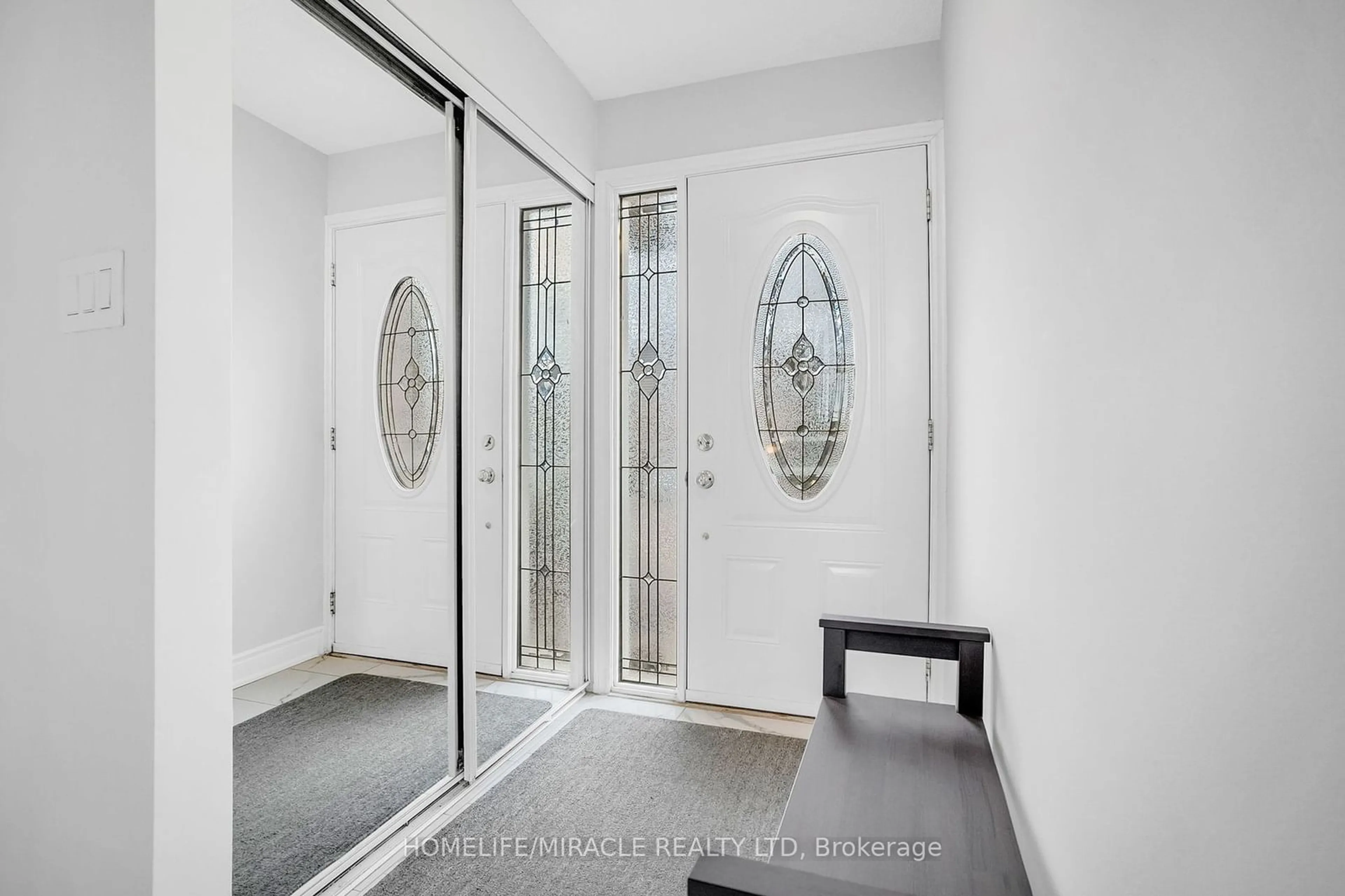 Indoor entryway for 2035 Asta Dr #51, Mississauga Ontario L5A 3Y2