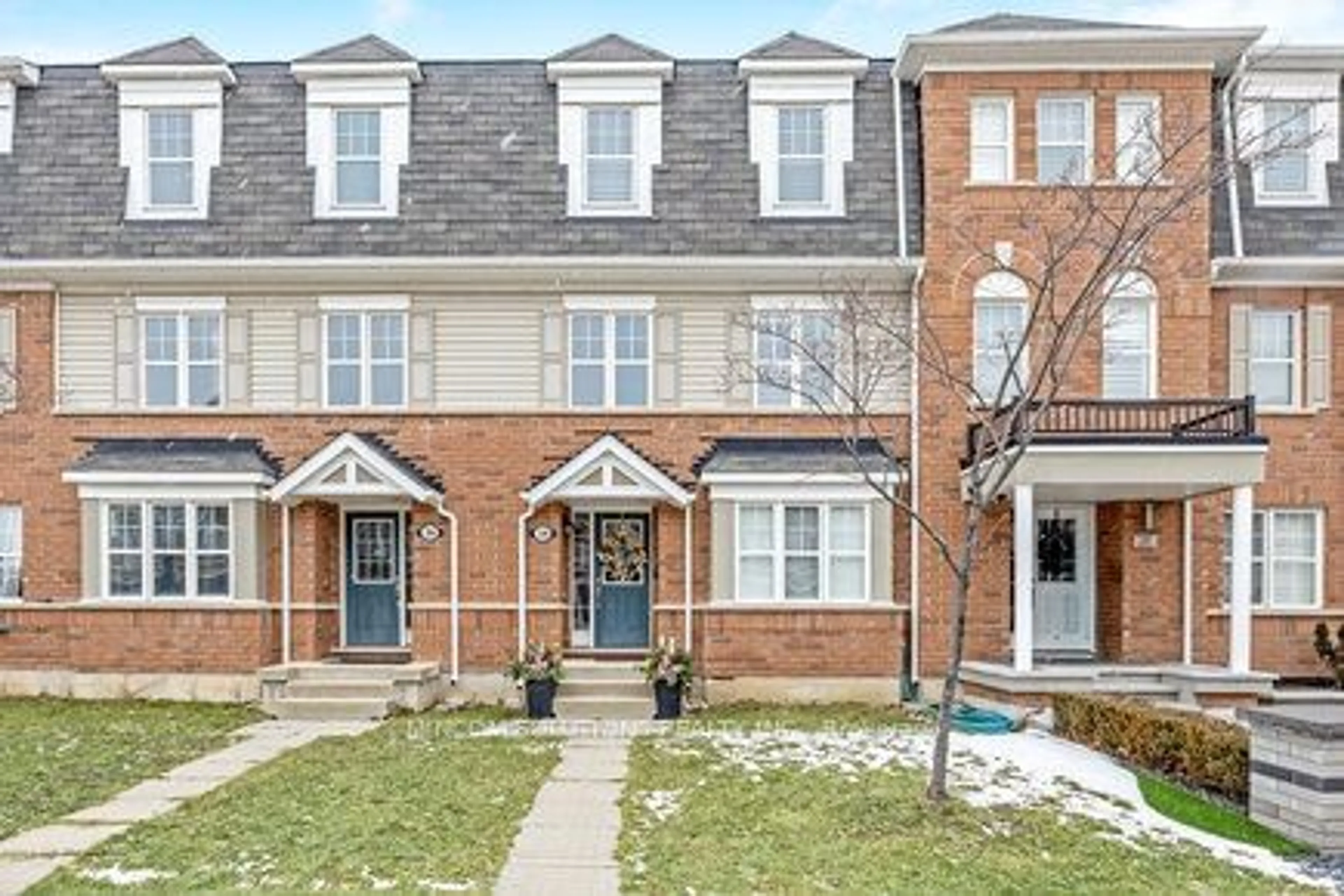 Home with brick exterior material, street for 34 Tight Crt, Milton Ontario L9T 8S2