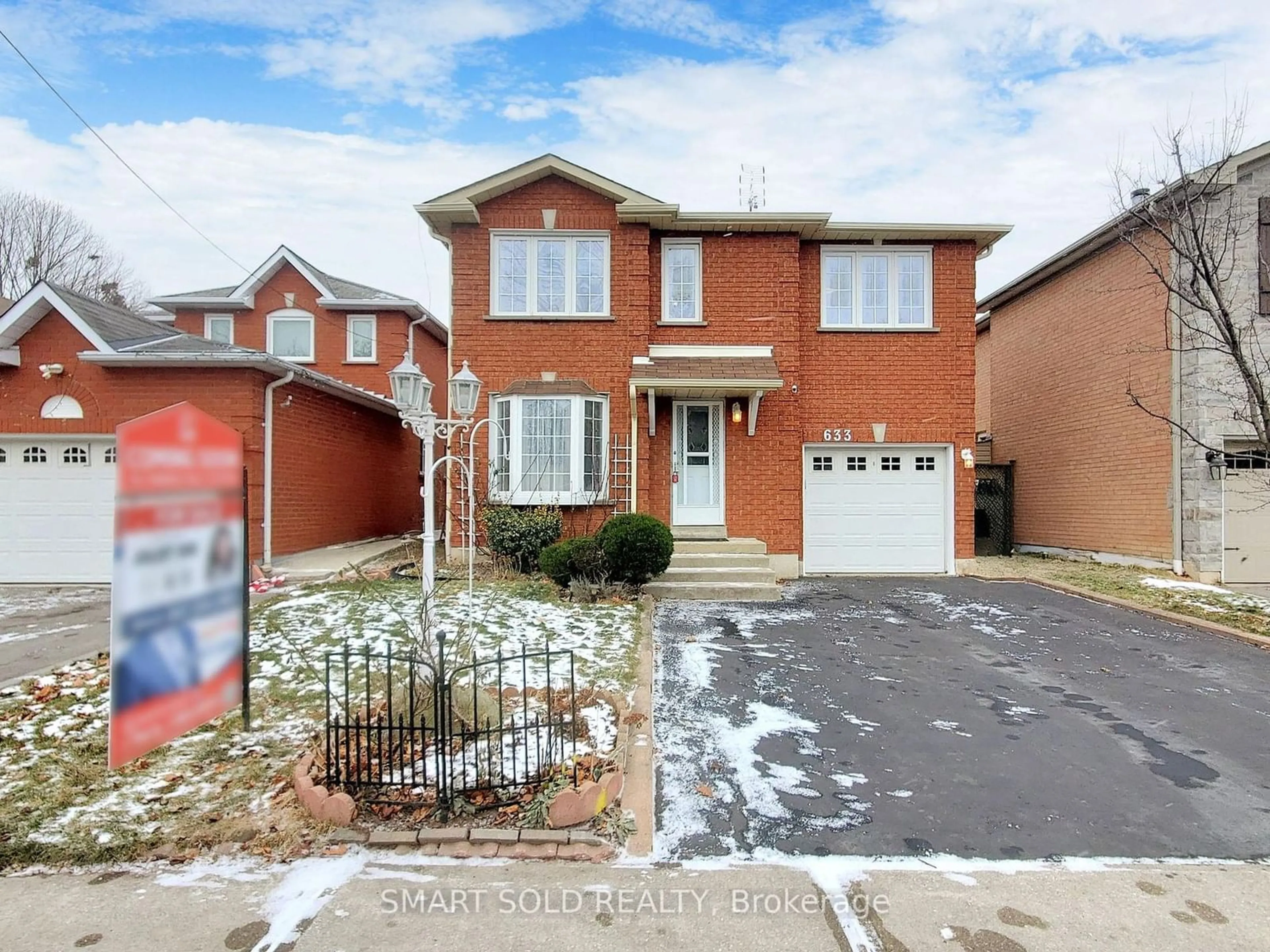 Home with brick exterior material, street for 633 Four Winds Way, Mississauga Ontario L5R 3M4