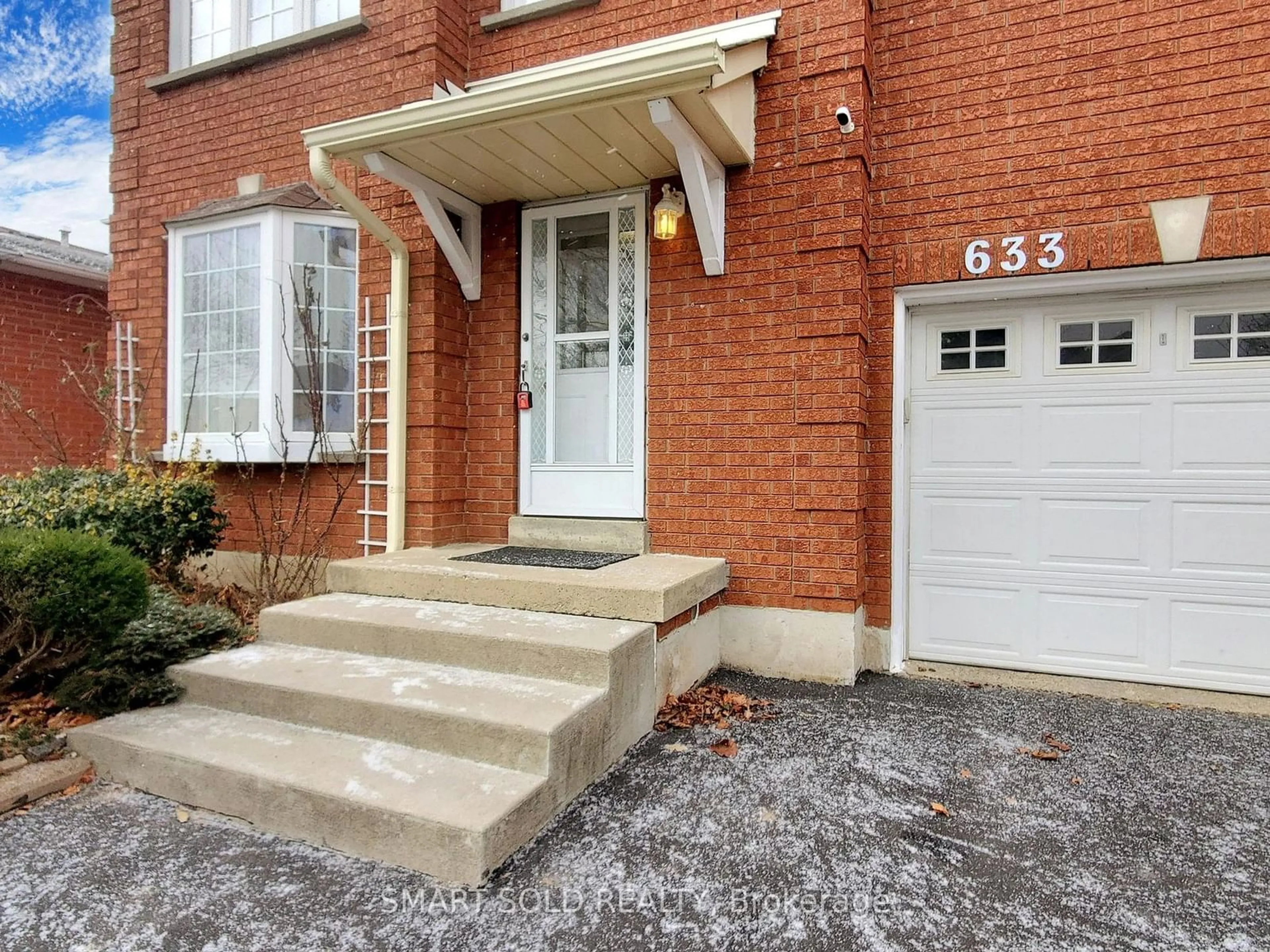 Home with brick exterior material, street for 633 Four Winds Way, Mississauga Ontario L5R 3M4